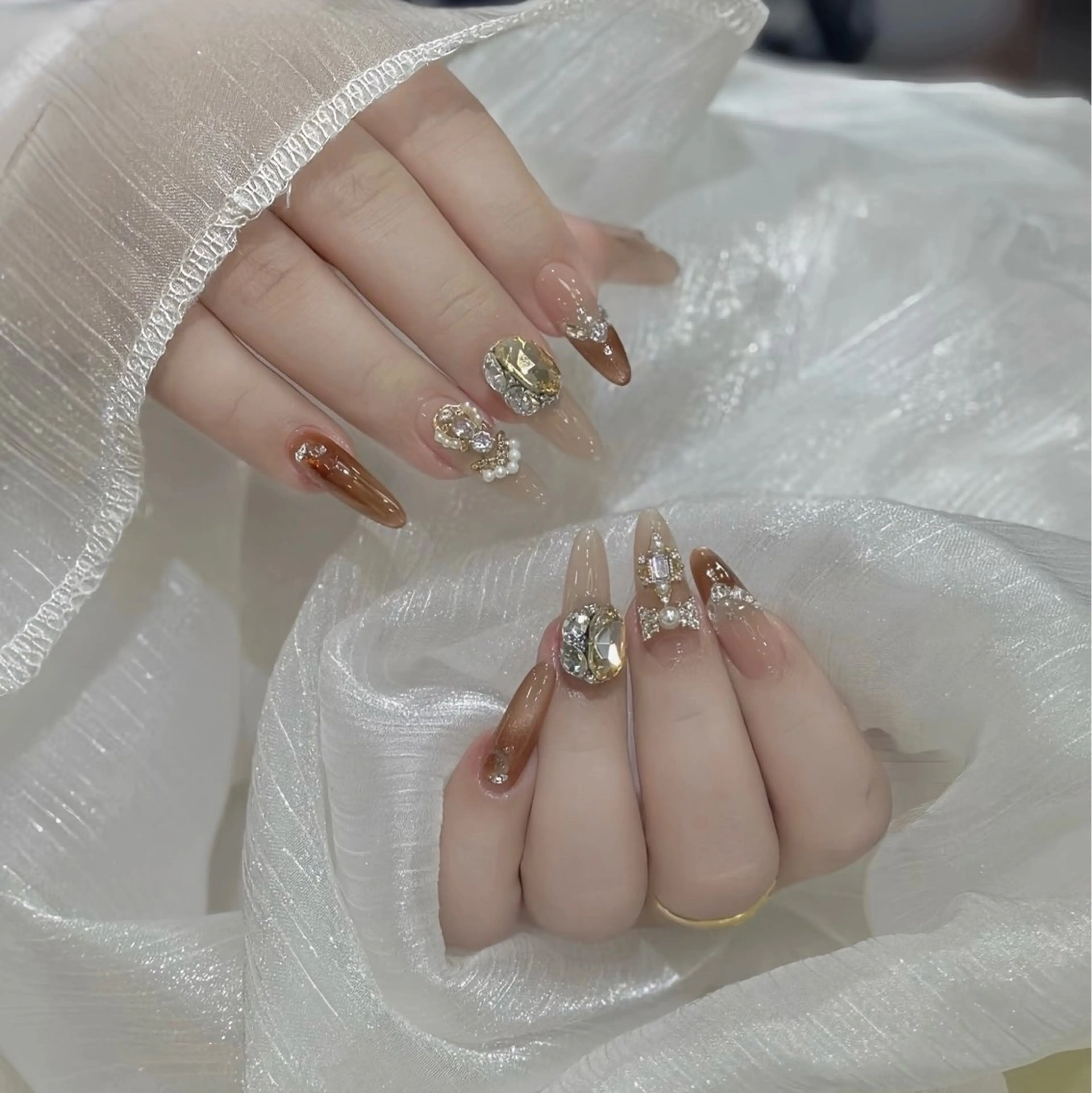 ネイル マグネットネイル ピンク ネイルチップ 冬ネイル クリスマス ハンドネイル Lee Nailsのネイルデザイン