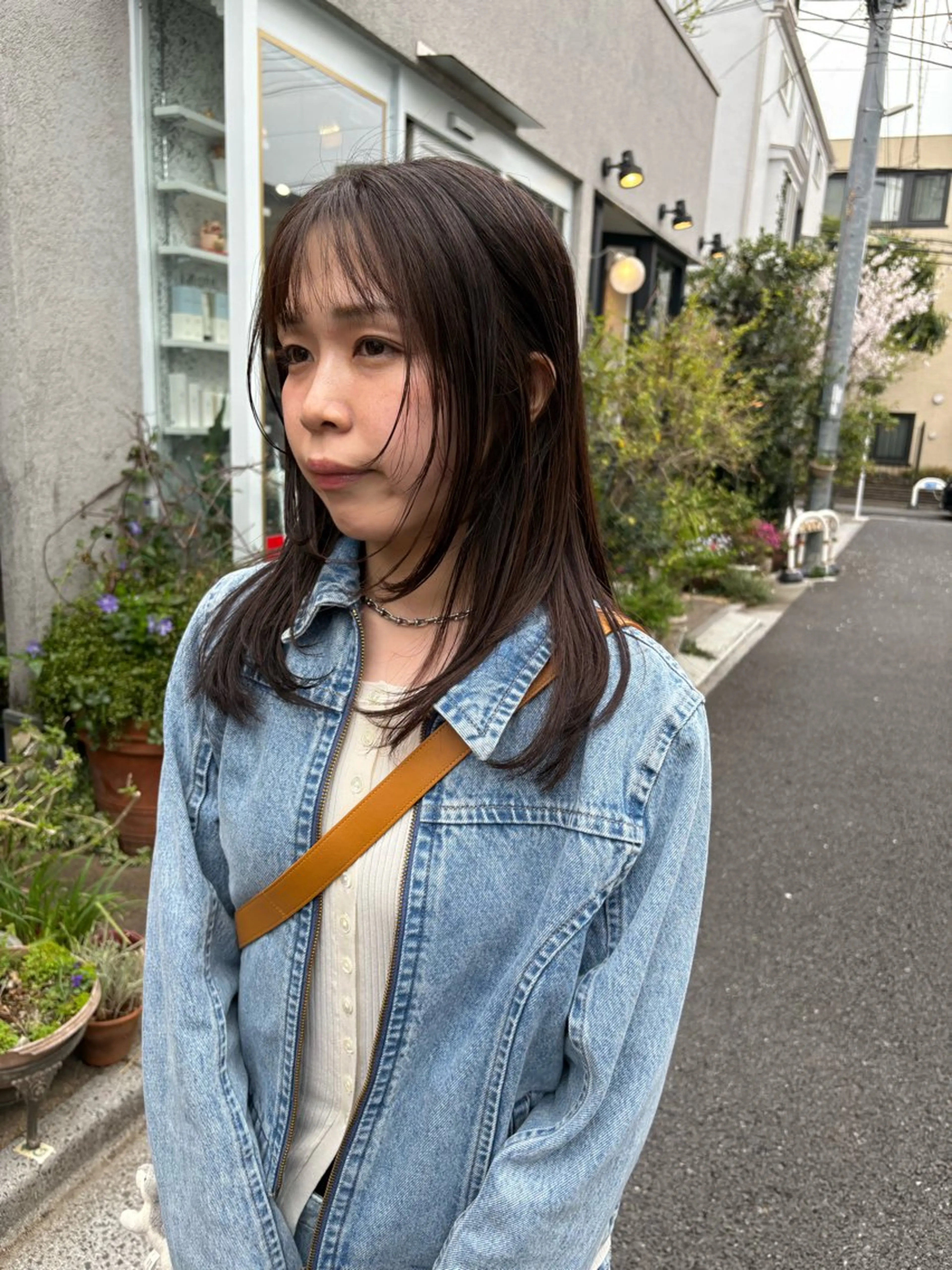 ミディアム カラー 顔まわりレイヤー ハッシュカット レイヤーカット カット ヘアカラー トリートメント 似合わせカット レイヤーボブウルフのヘアスタイル