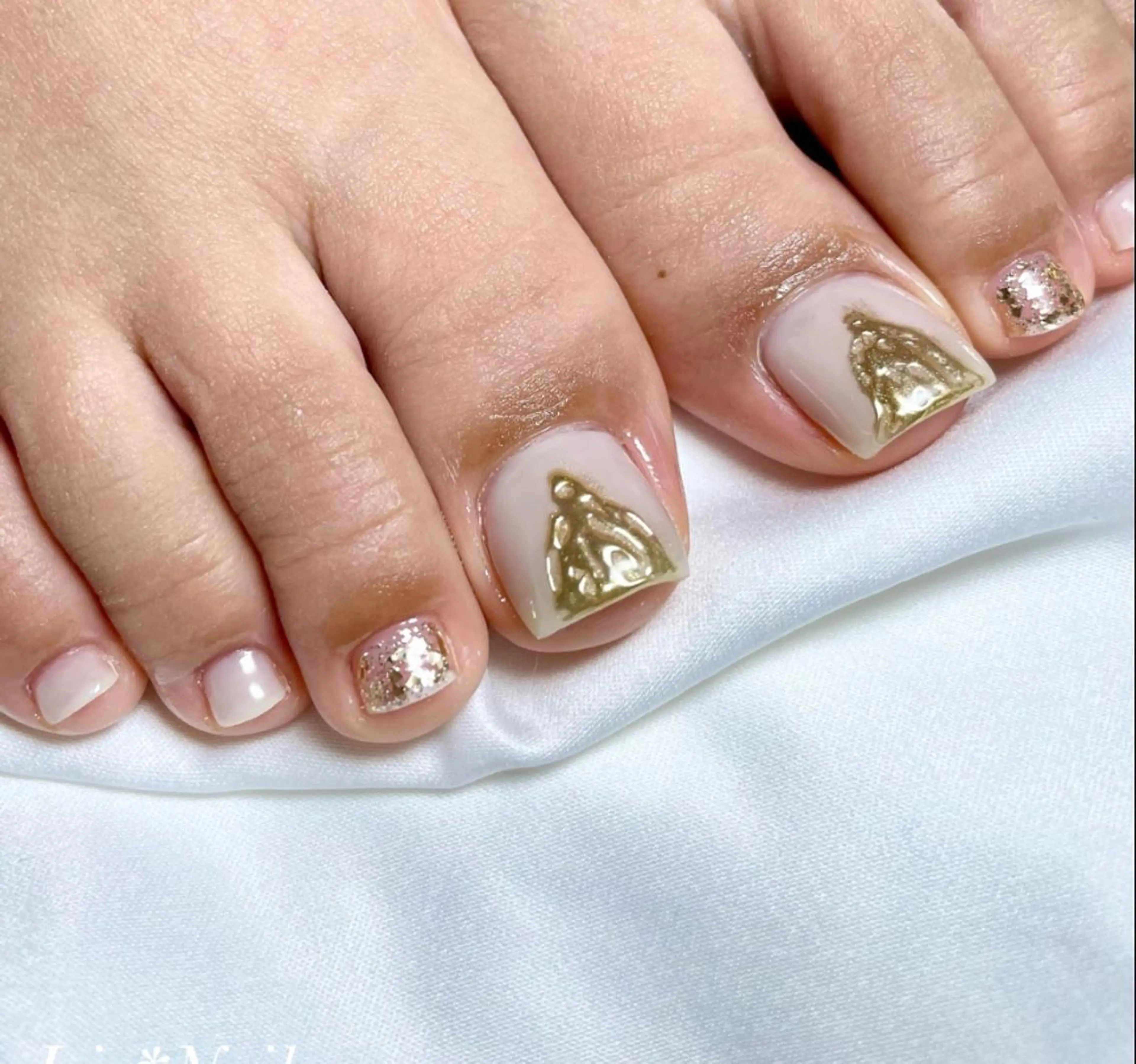 カラー ネイル フットネイル ジェルネイル ラメ(グリッター) ラメグラデーション マグネットネイル フットネイル ネイルサロンAiri 長さ出し·シンプルのネイルデザイン