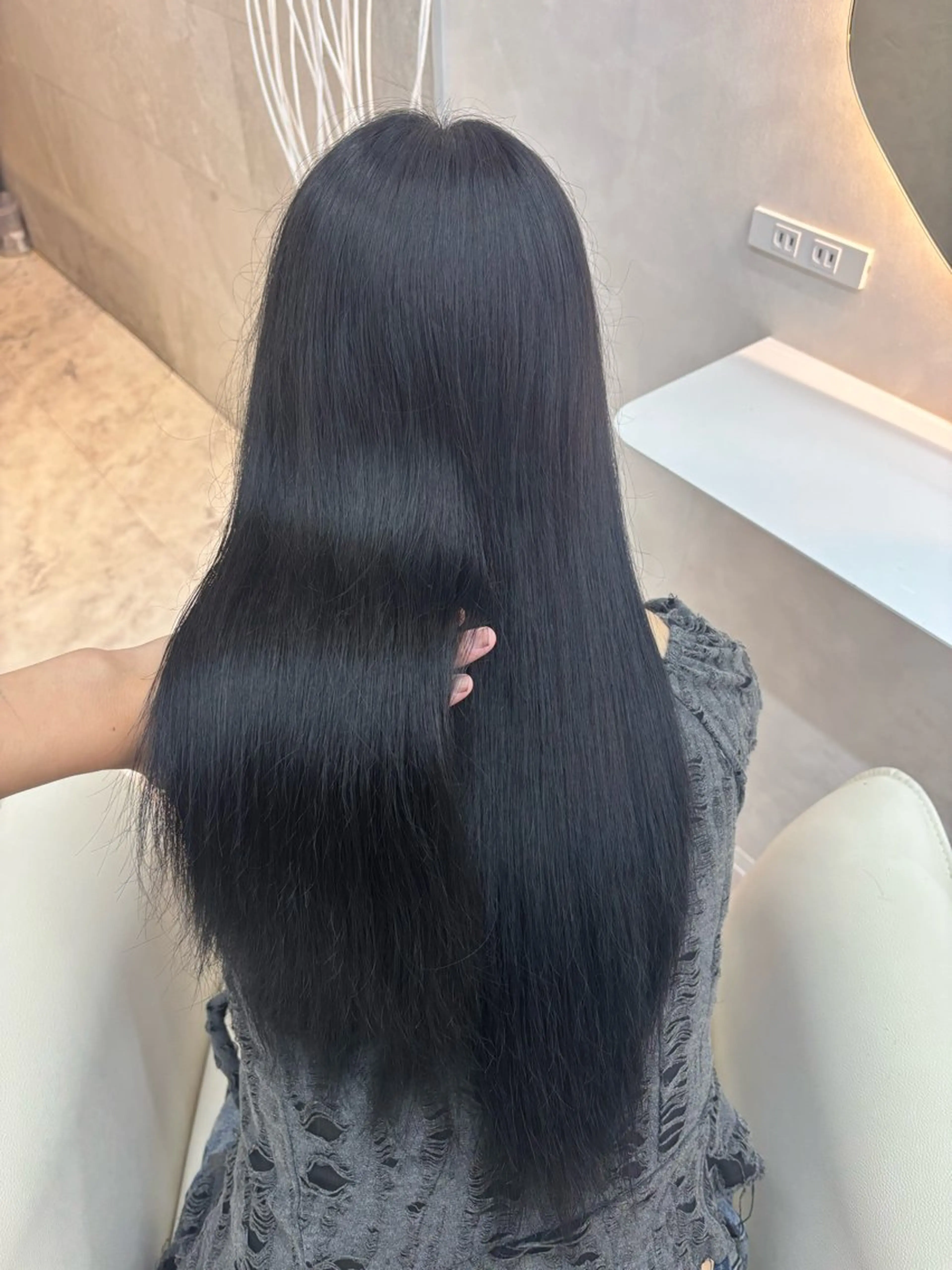 ロング カラー 黒髪 透明感カラー ヘアカラー 🍒るい🍒ブリーチ モデル様募集中🌟のヘアスタイル