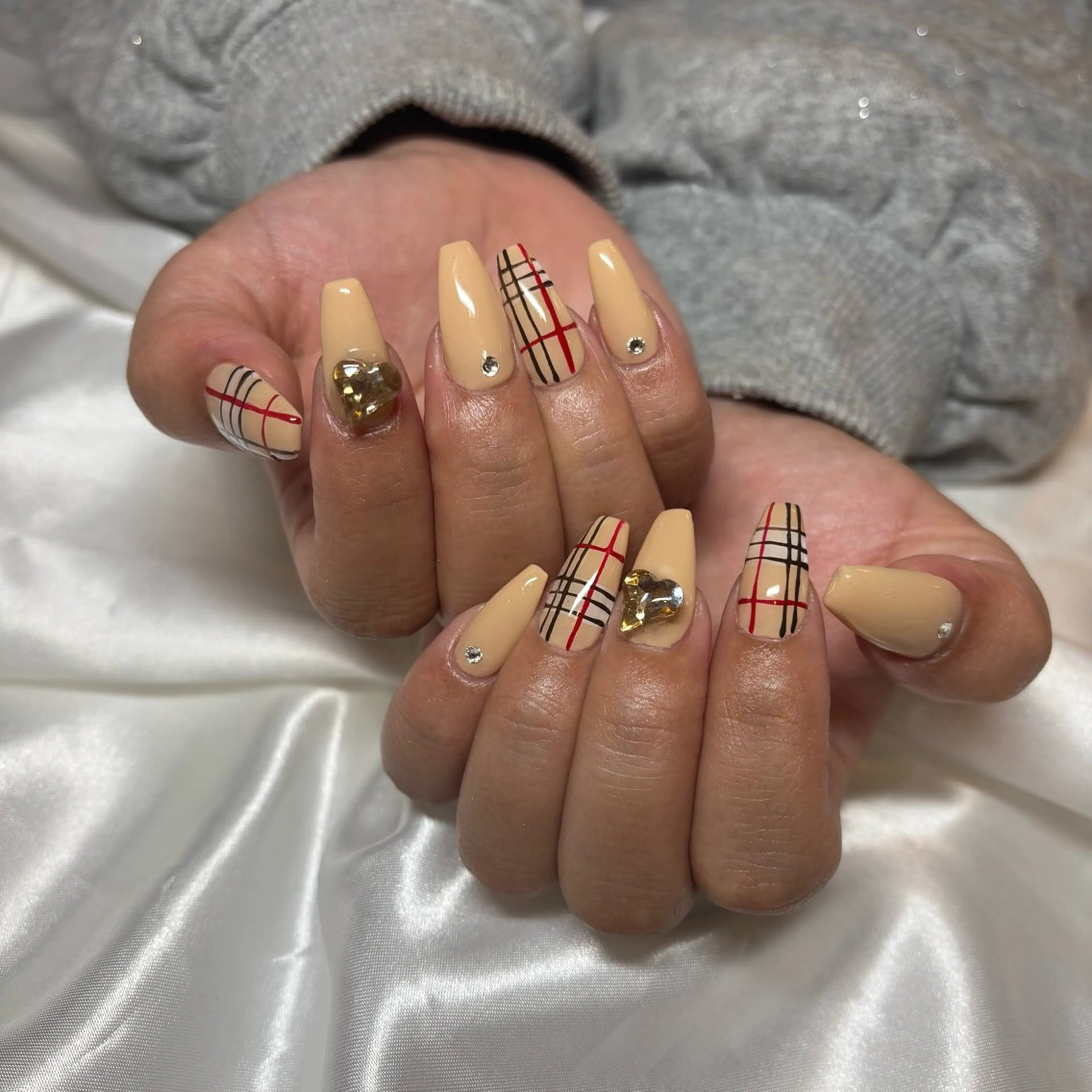 ネイル フットネイル JILL 河内花園店所属・yuna ⭐︎のネイルデザイン