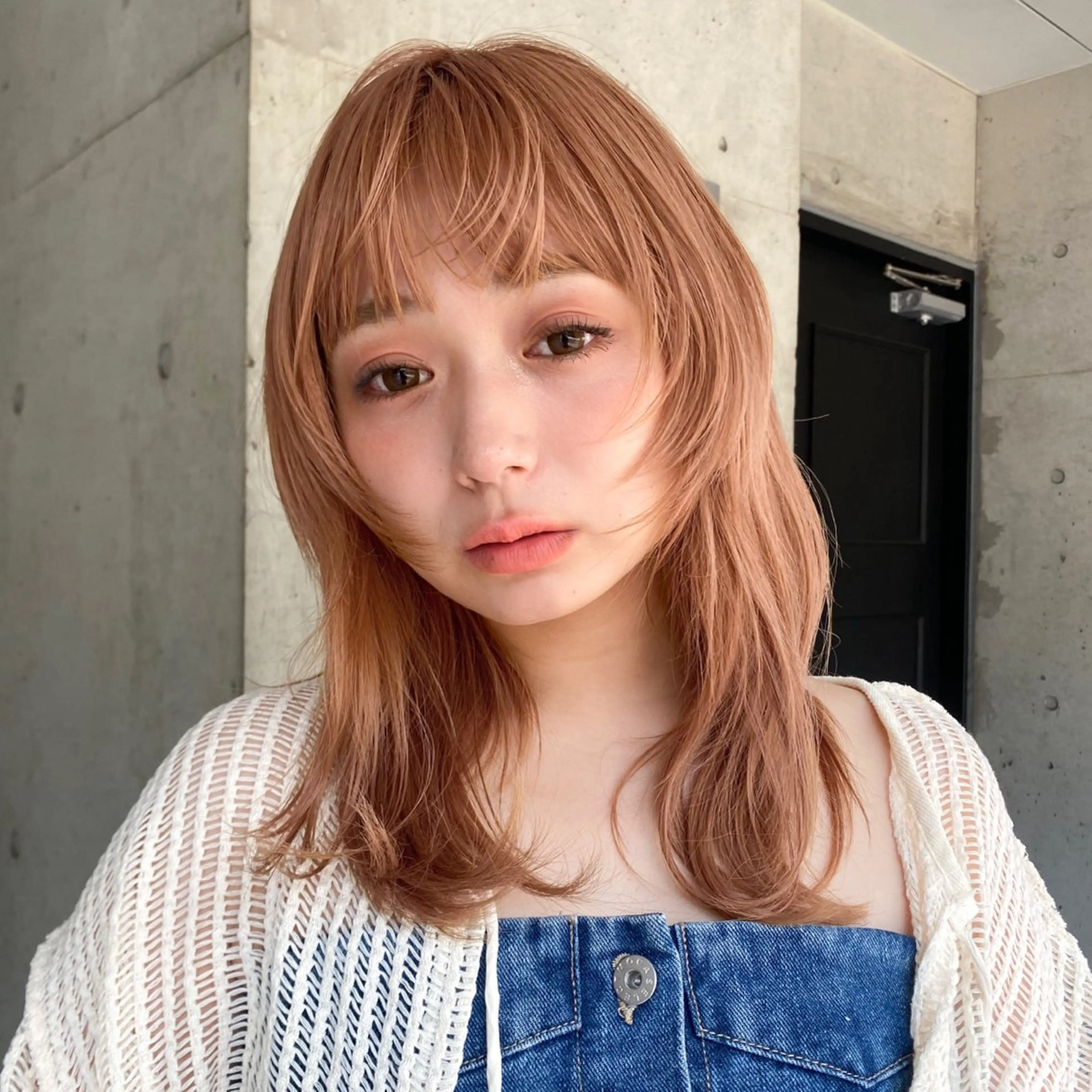 ミディアム カラー ベージュカラー ブリーチ 顔まわりレイヤー レイヤーカット 小顔カット カット ヘアカラー トリートメント shiori/暖色/ レイヤー/似合わせのヘアスタイル
