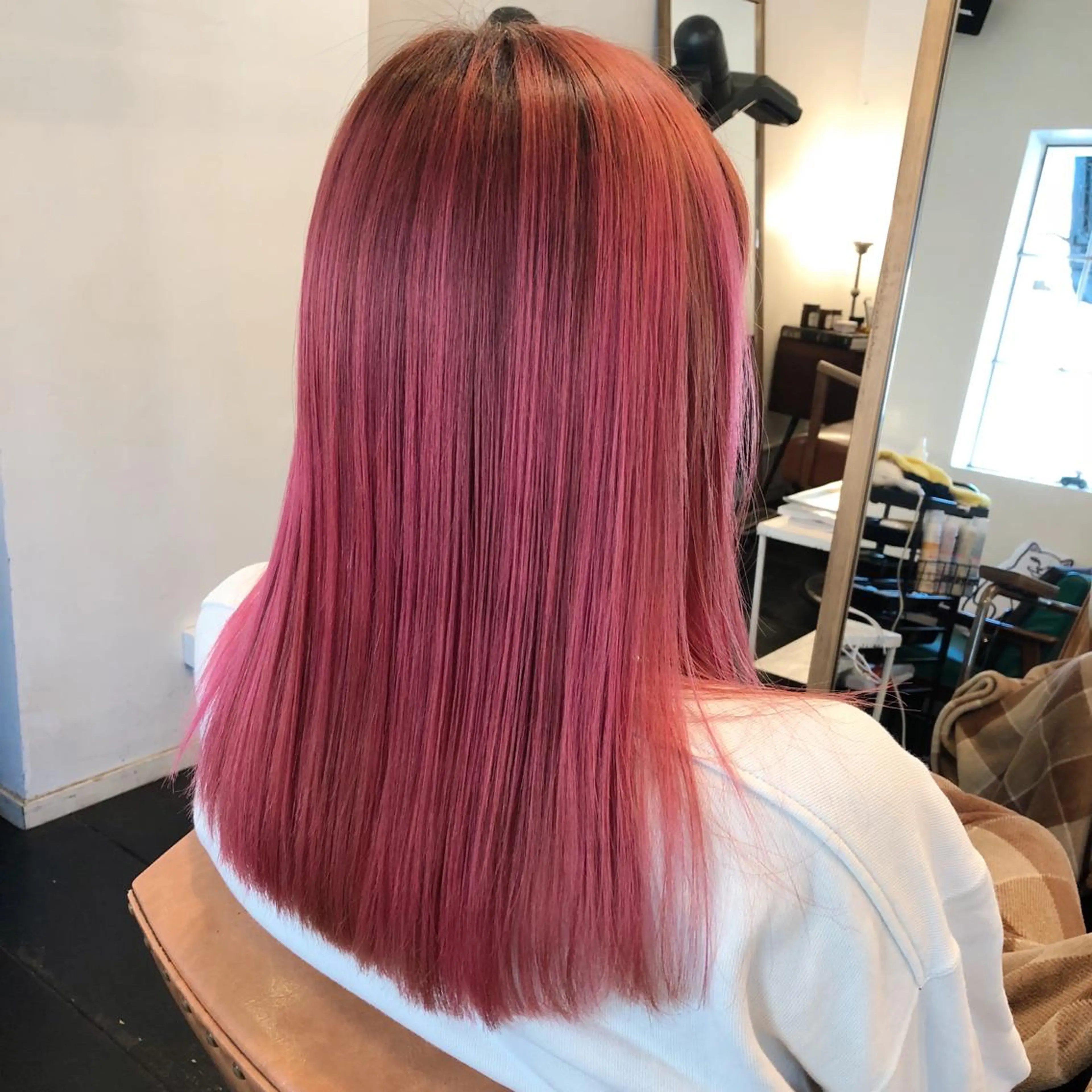 セミロング カラー ブリーチ ピンクカラー ヘアカラー トリートメント h a k u 大倉 卓人のヘアスタイル