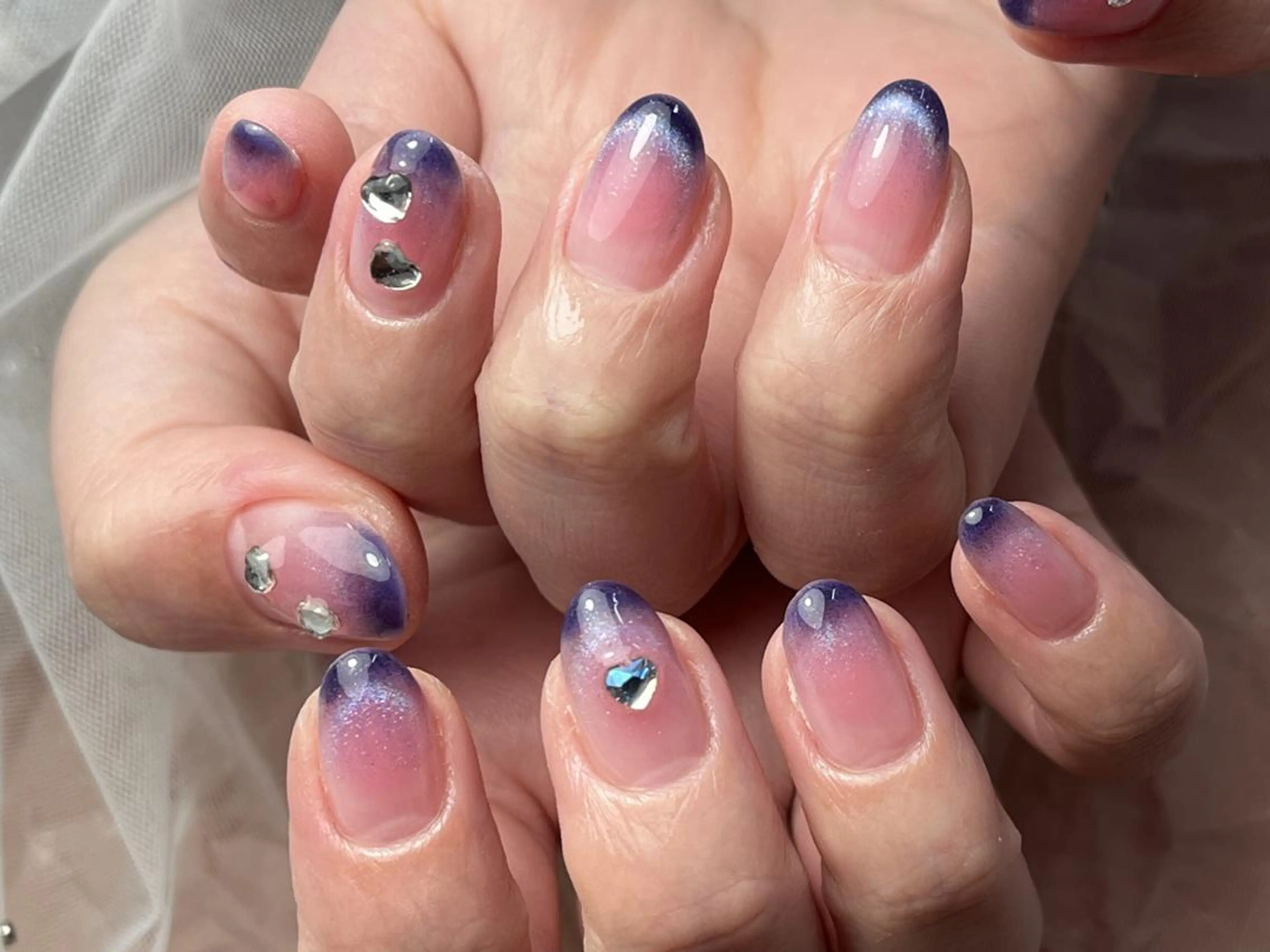 ネイル グラデーション パープル ストーンネイル ハンドネイル ハンドケア ToliyDeliy Nail Salonのネイルデザイン
