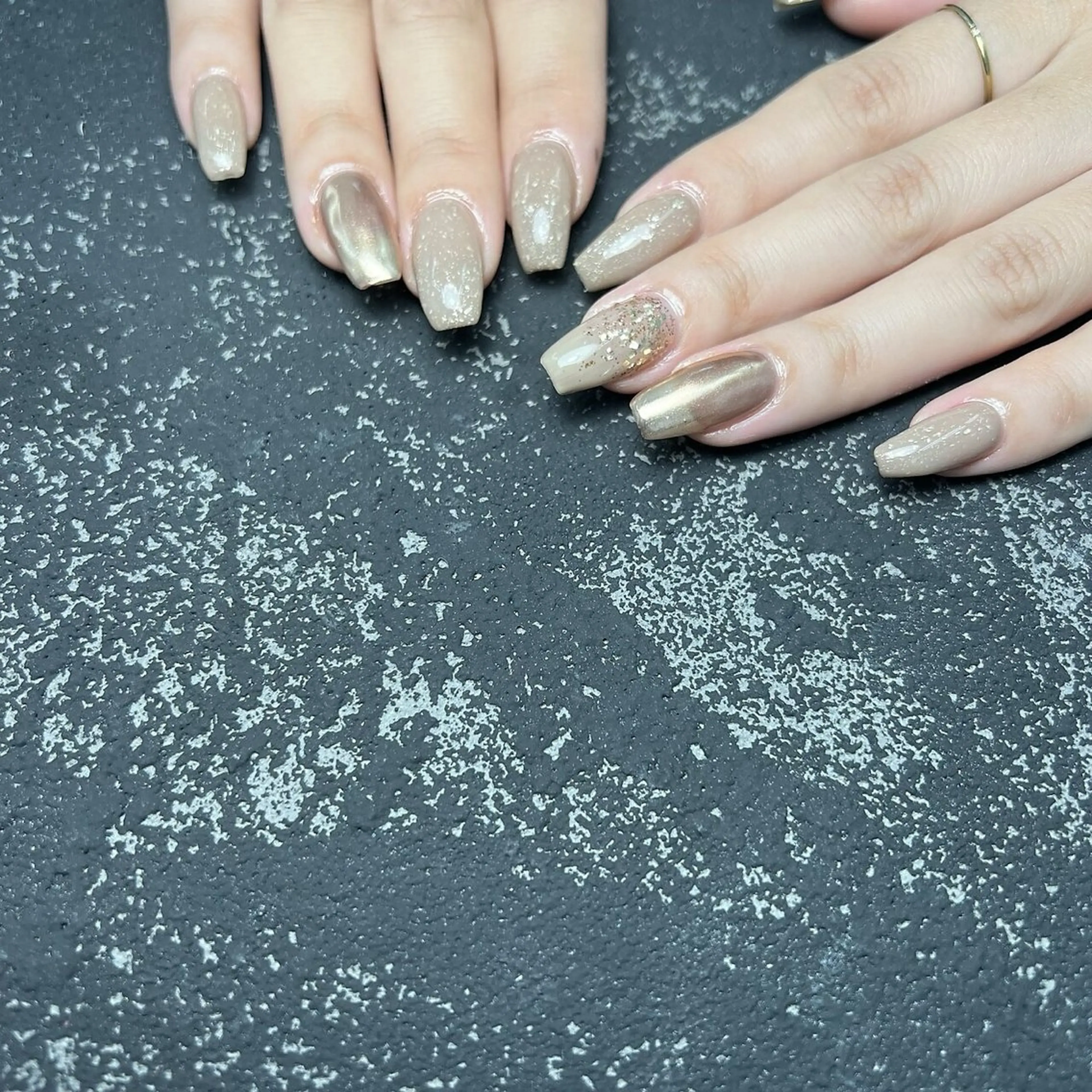 ネイル ラメ(グリッター) オフィスネイル シンプルネイル ハンドネイル Queen Stella所属・Quee Stllaのネイルデザイン