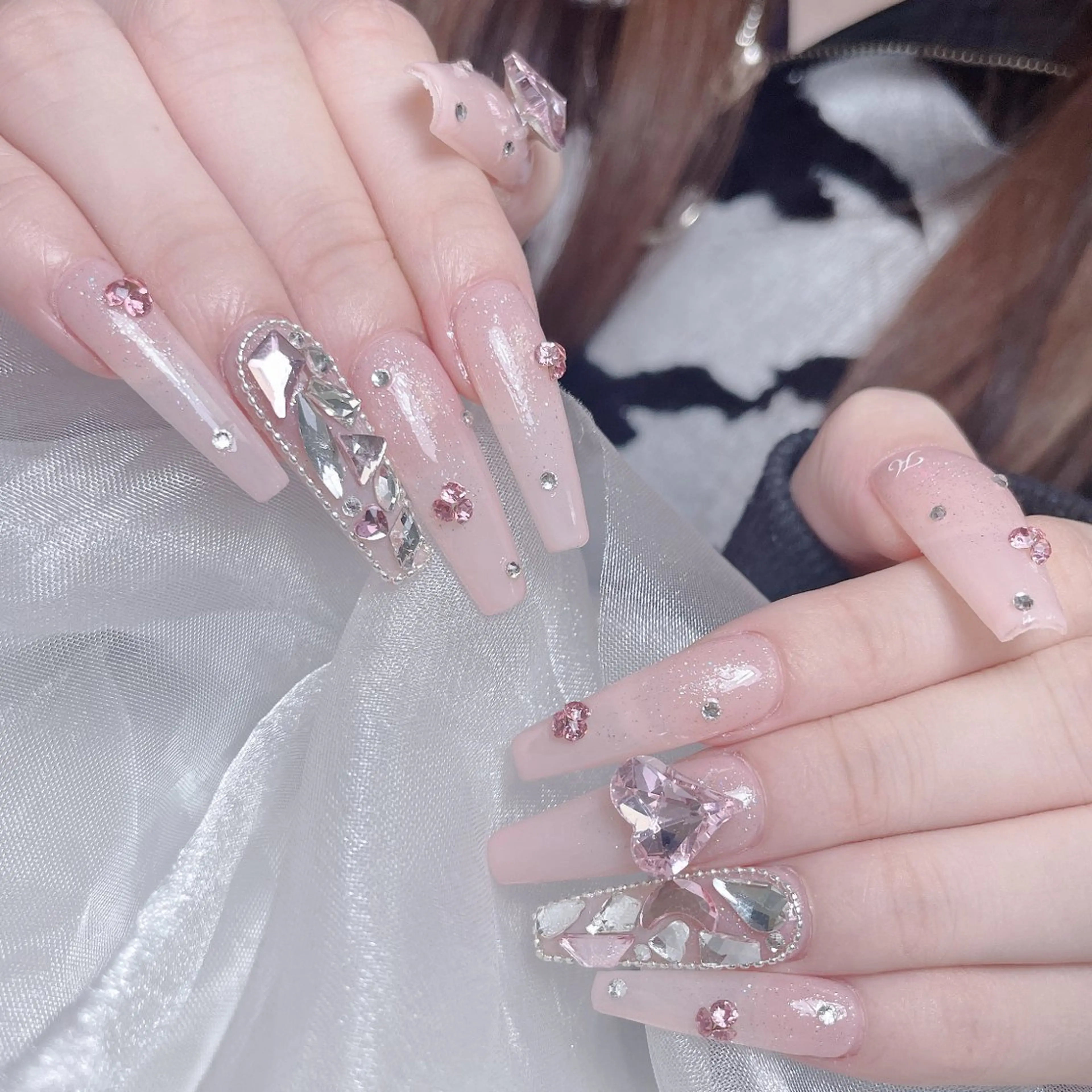 ネイル 成人式 ロングネイル マグネットネイル 大理石ネイル(マーブル) リボン ハンドネイル MoMoA Nail ネイル長さ出し専門店のネイルデザイン