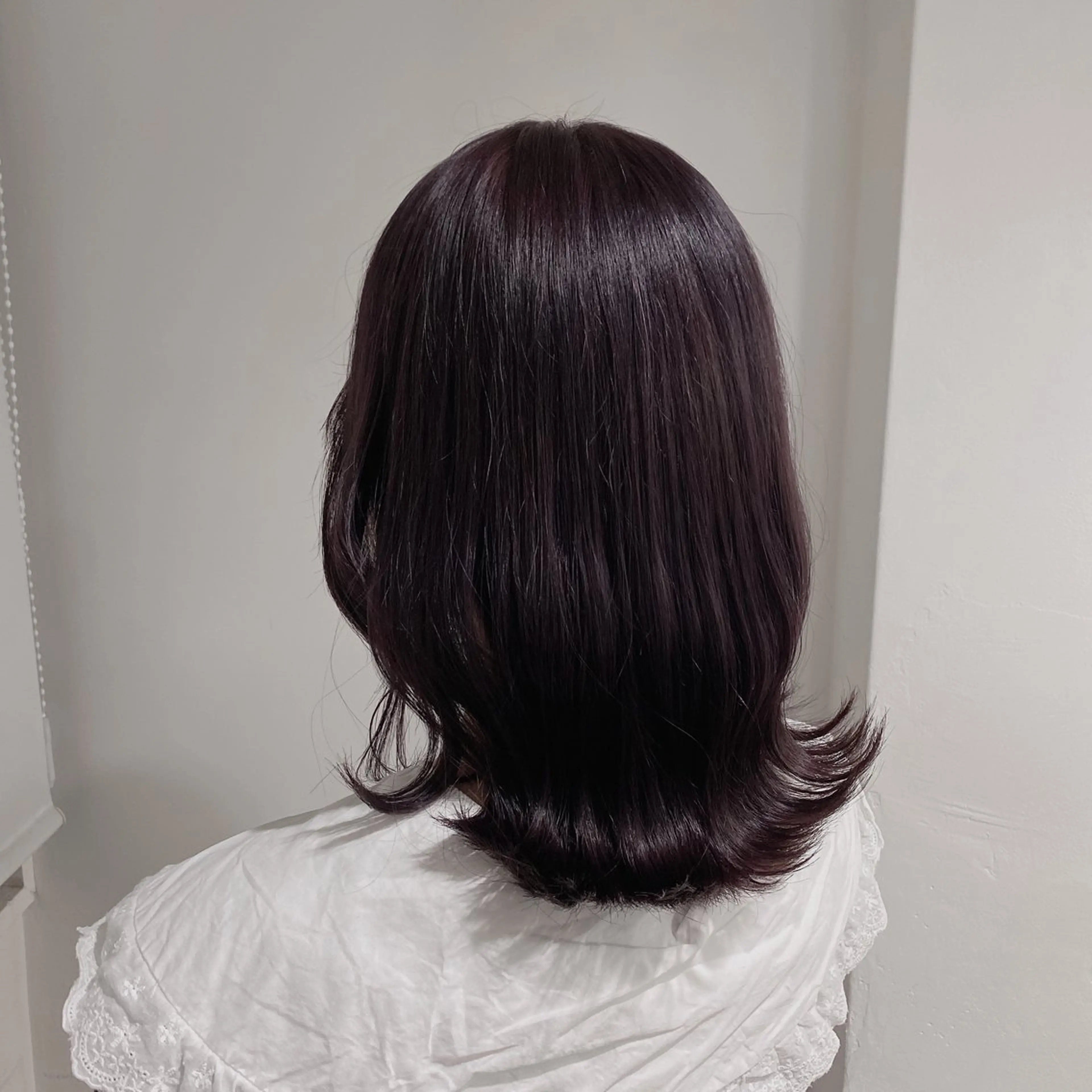 セミロング カラー ヘアカラー トリートメント ヘッドスパ ヘアセット 韓国レイヤー🕊️ 柔らかベージュ🧸のヘアスタイル