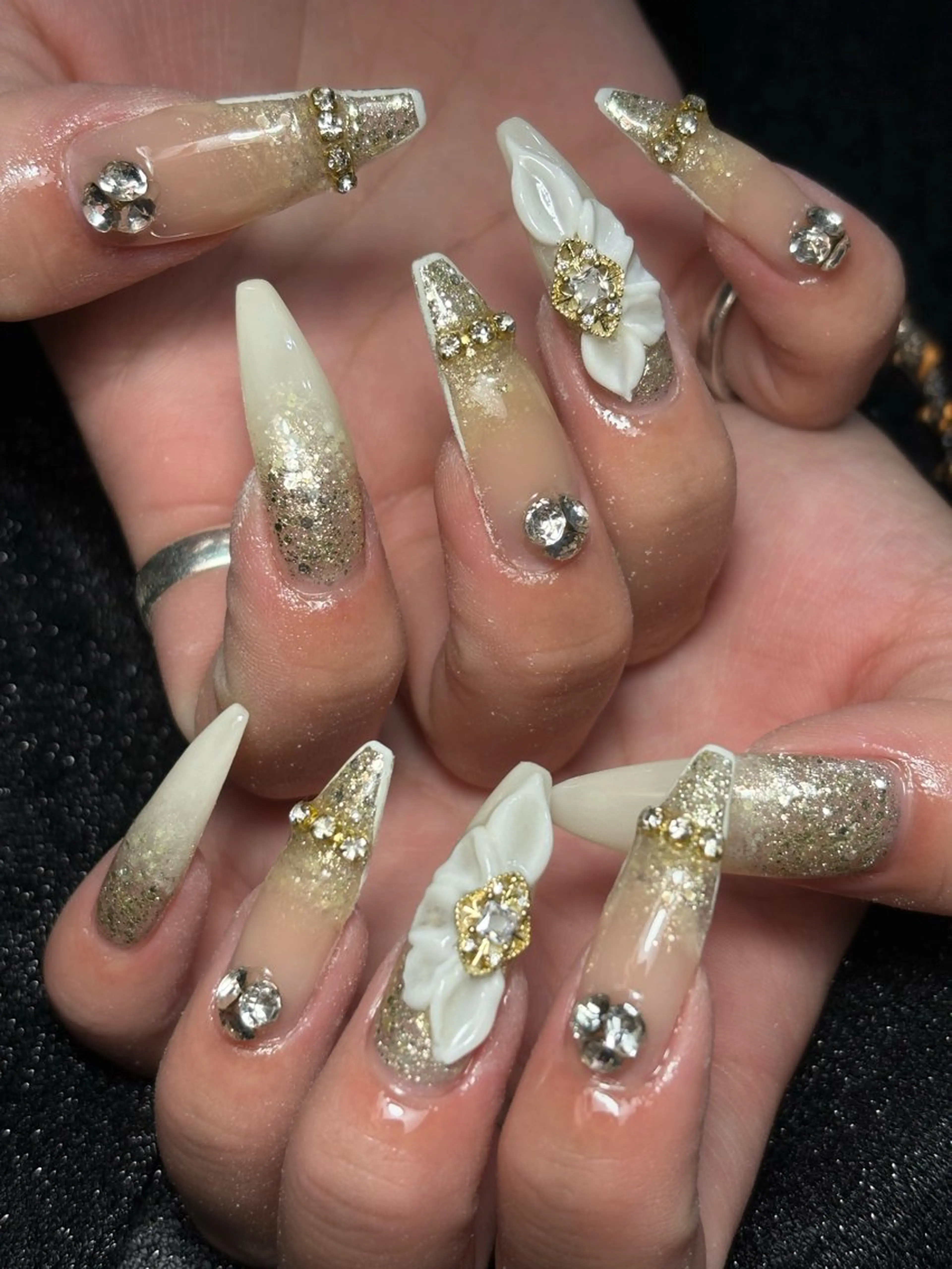 ネイル ハンドネイル フットネイル ✴︎ Delightのネイルデザイン