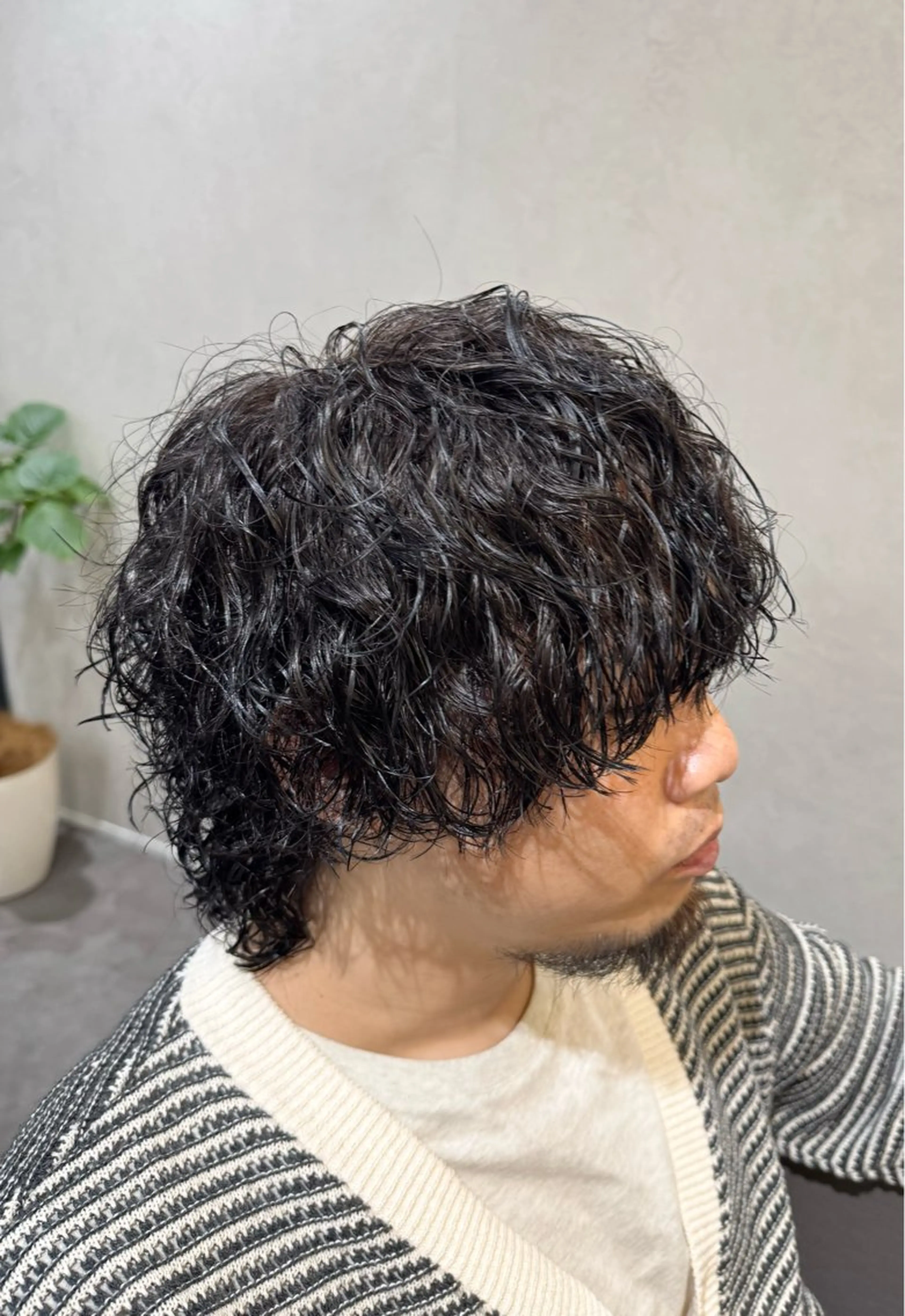 パーマ メンズ センターパート フェードカット メンズハイライト メンズハイトーン マッシュ カット パーマ Salon de Qualia(サロンドクオリア)所属・ハイトーン/外国人風 カラー/メンズパーマのヘアスタイル