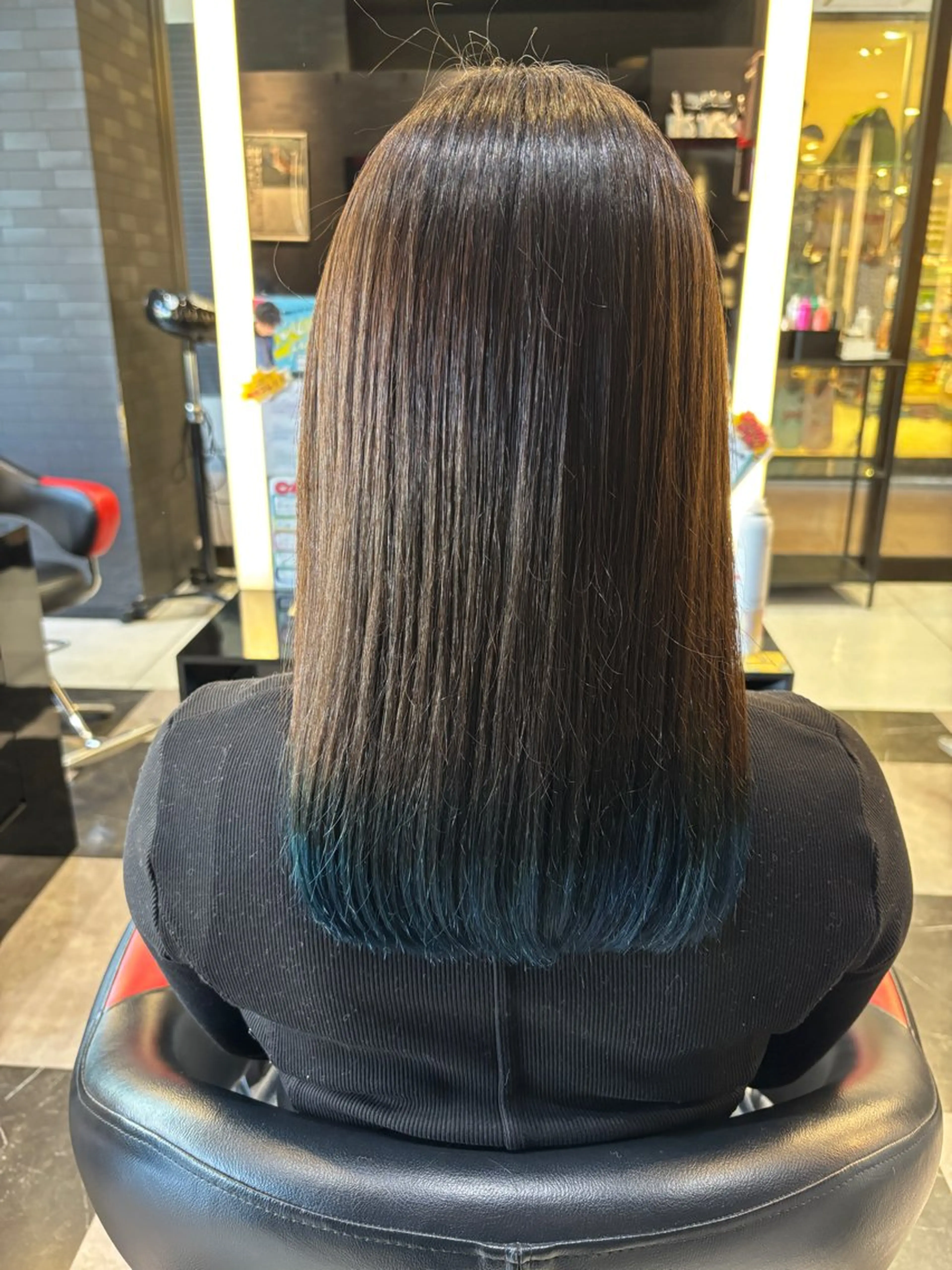 ミディアム カラー ブルーカラー グラデーションカラー ヘアカラー ブリーチ/ヘアケア/ 艶髪/イギチハルのヘアスタイル