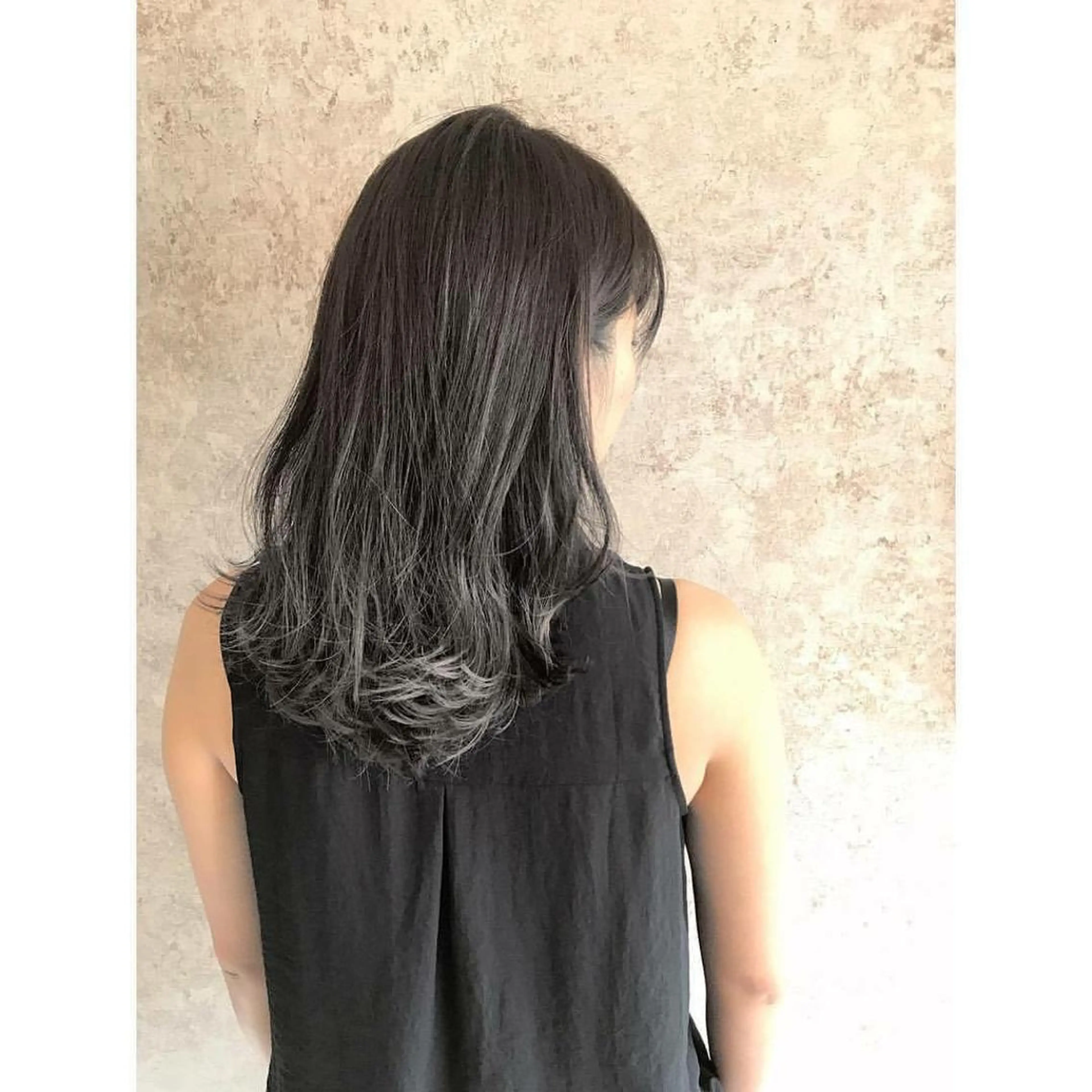 ミディアム due hair 京都駅前店 MILBON オージュア認定サロン【デューヘアー】所属・ハイトーンブリーチ 土坂　由志【京都】のヘアスタイル