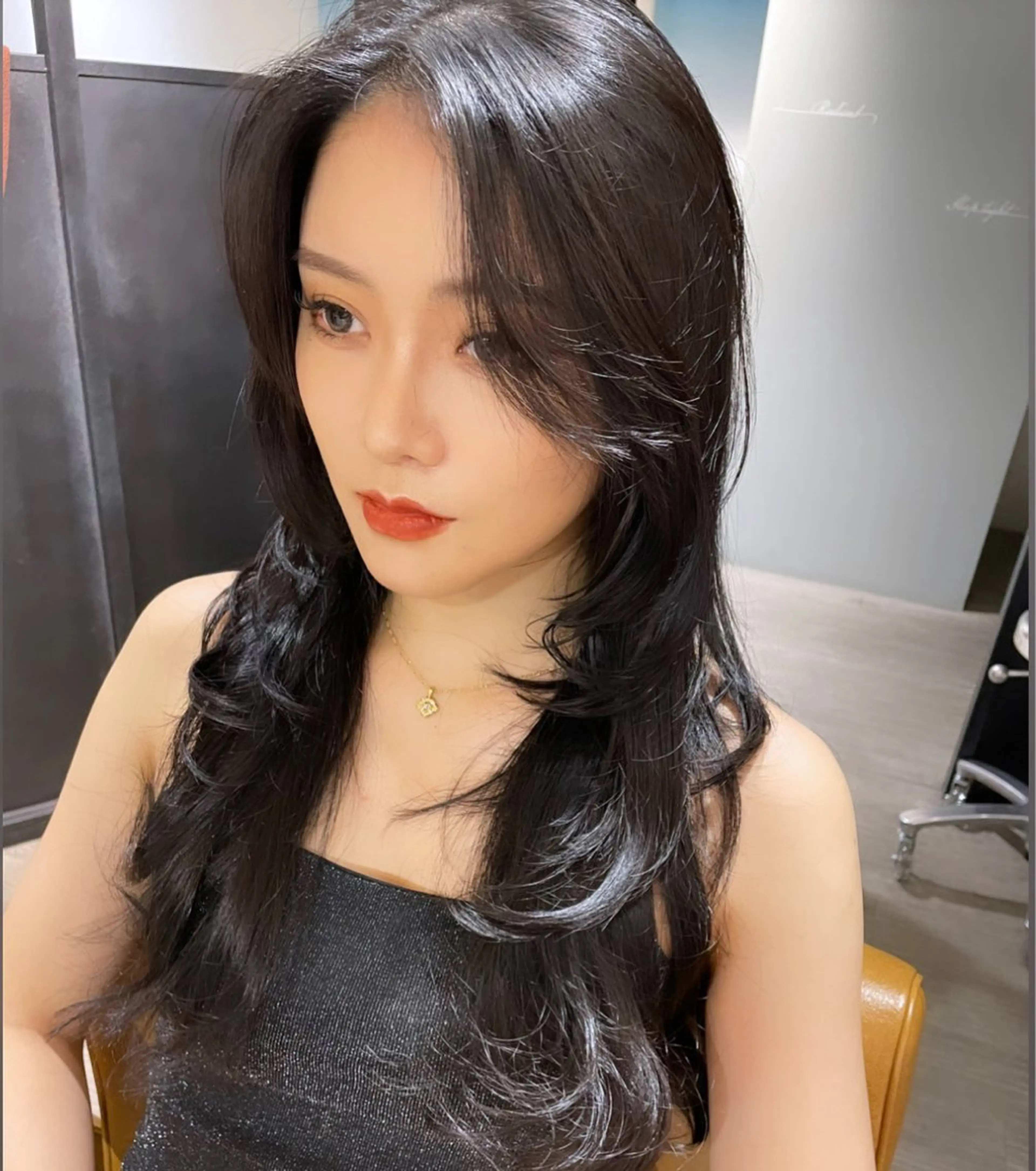 ロング くびれヘア 顔まわりレイヤー ハイレイヤー 髪質改善 韓国風ヘア 梅田縮毛矯正◻︎髪質 改善◻︎細見　了眞のヘアスタイル