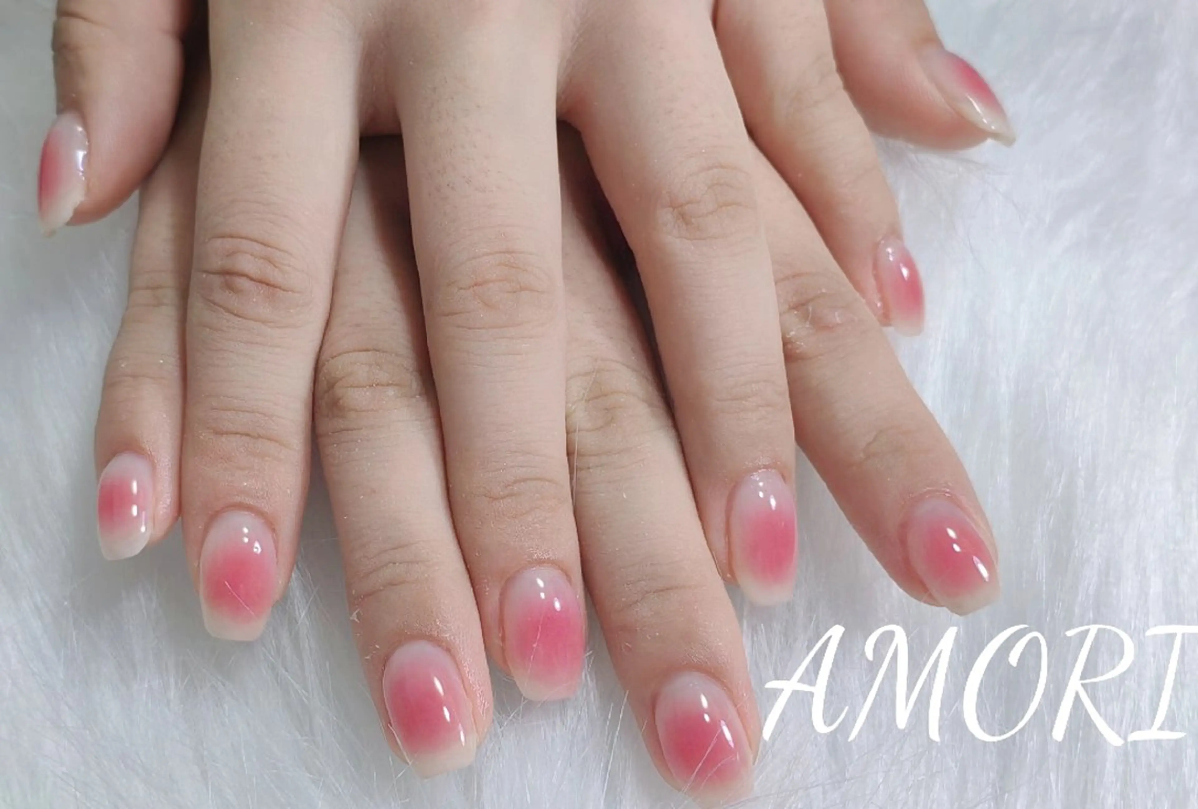 ネイル チークネイル 佐藤 しおんのネイルデザイン