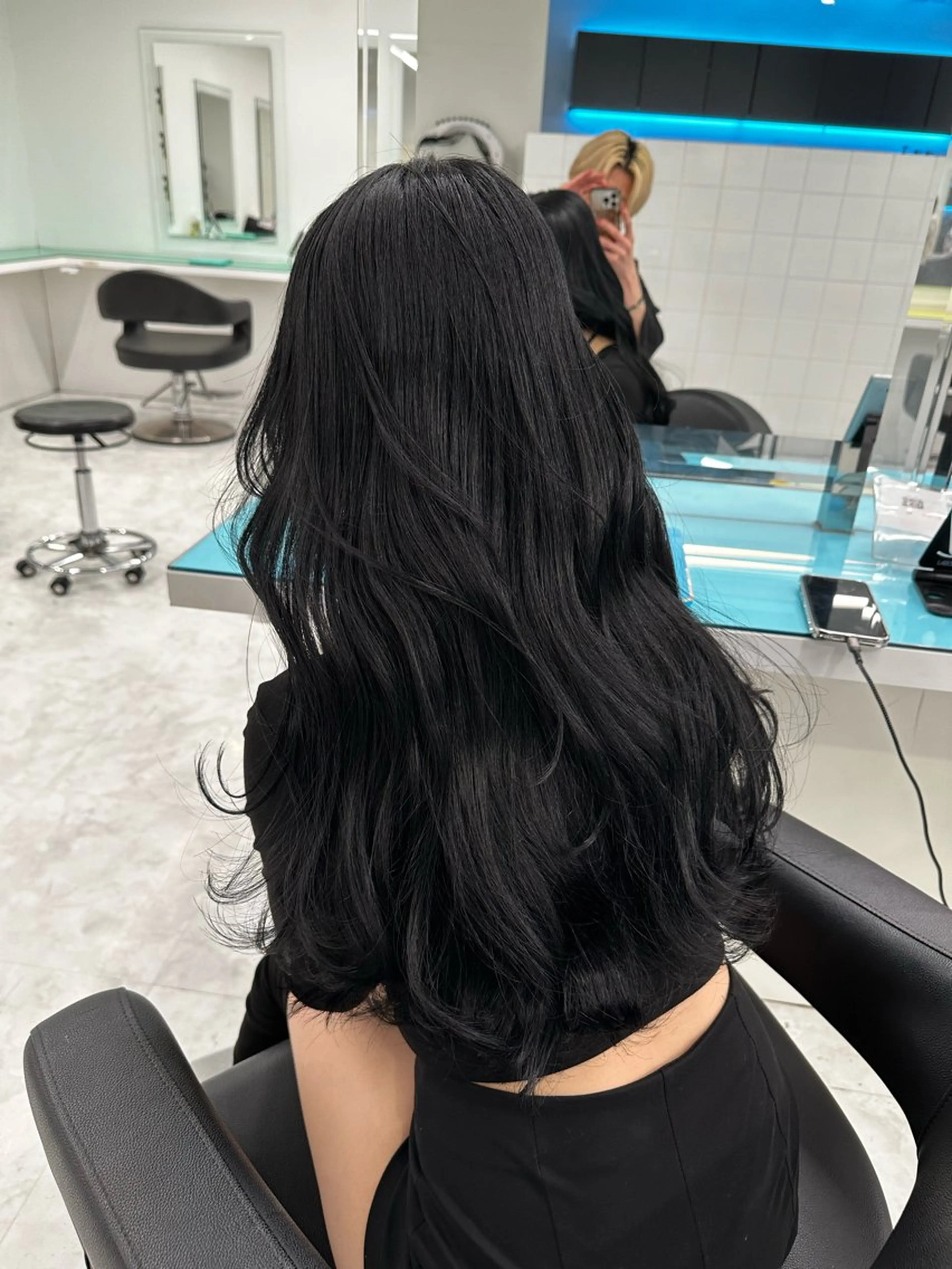 ロング カラー ヘアアレンジ 艶カラー/ハイトーン /レイヤーカットのヘアスタイル