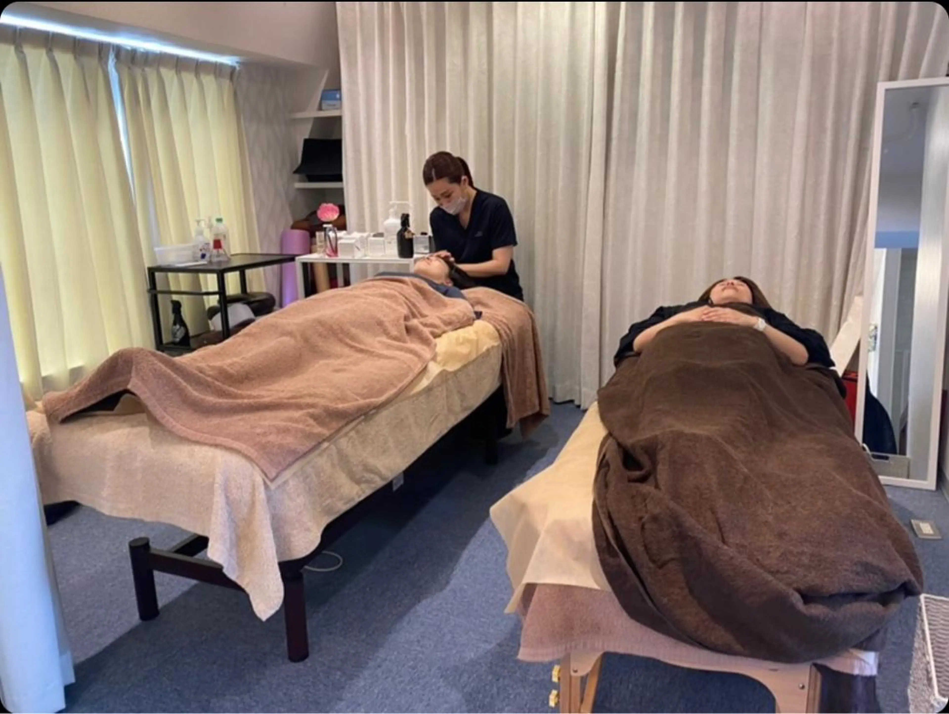 ❤️お二人同時でお得❤️カップル、親子、お友達❤️美容鍼一人では怖い方！お友達と二人で是非！必ず電話予約でお願いしますの写真