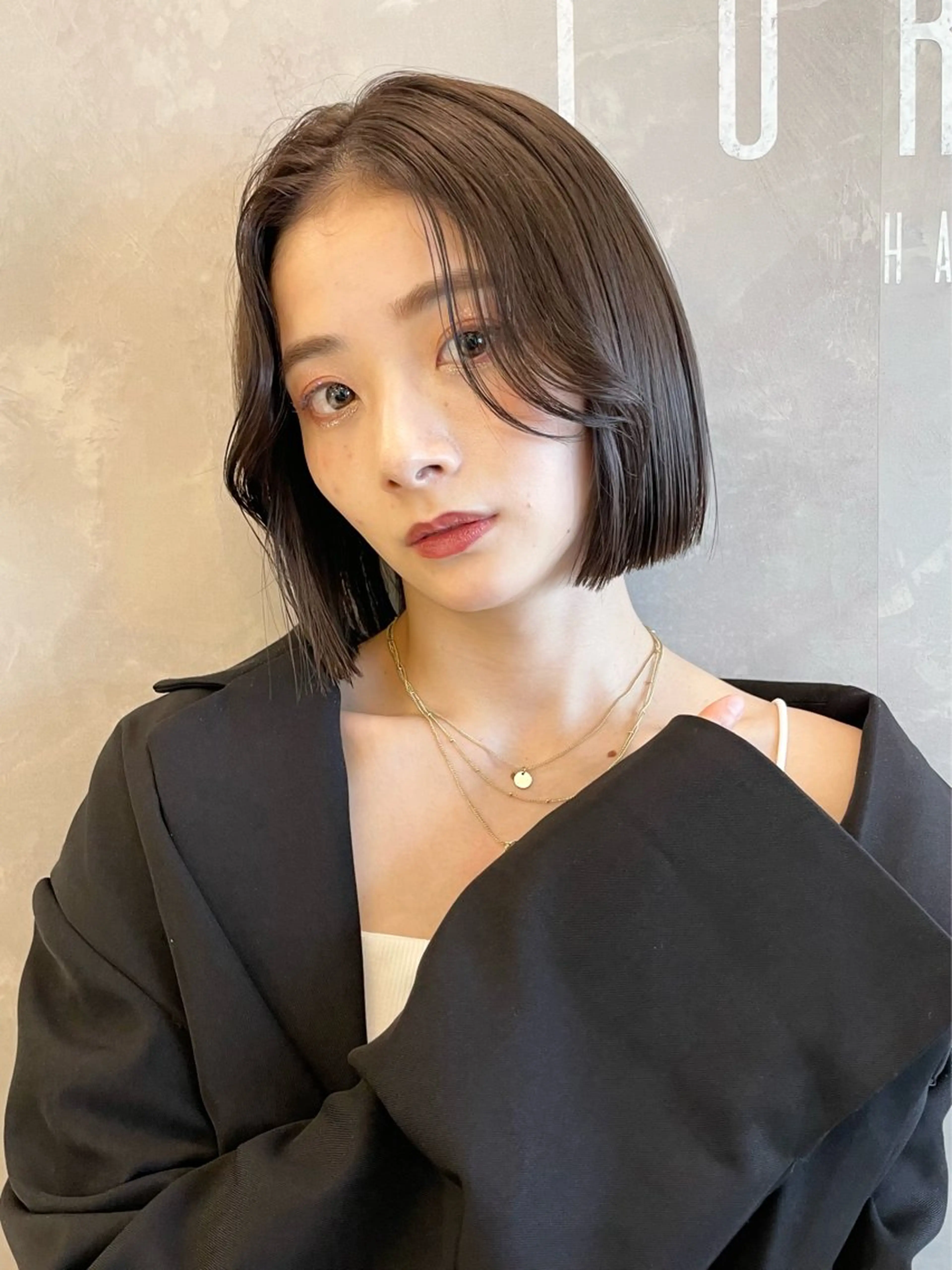 ミディアム 切りっぱなしボブ ワンレンボブ ショートボブ ボブ くびれヘア カット ヘアカラー ボブ/デザインカラー /表参道/新井美有紀のヘアスタイル