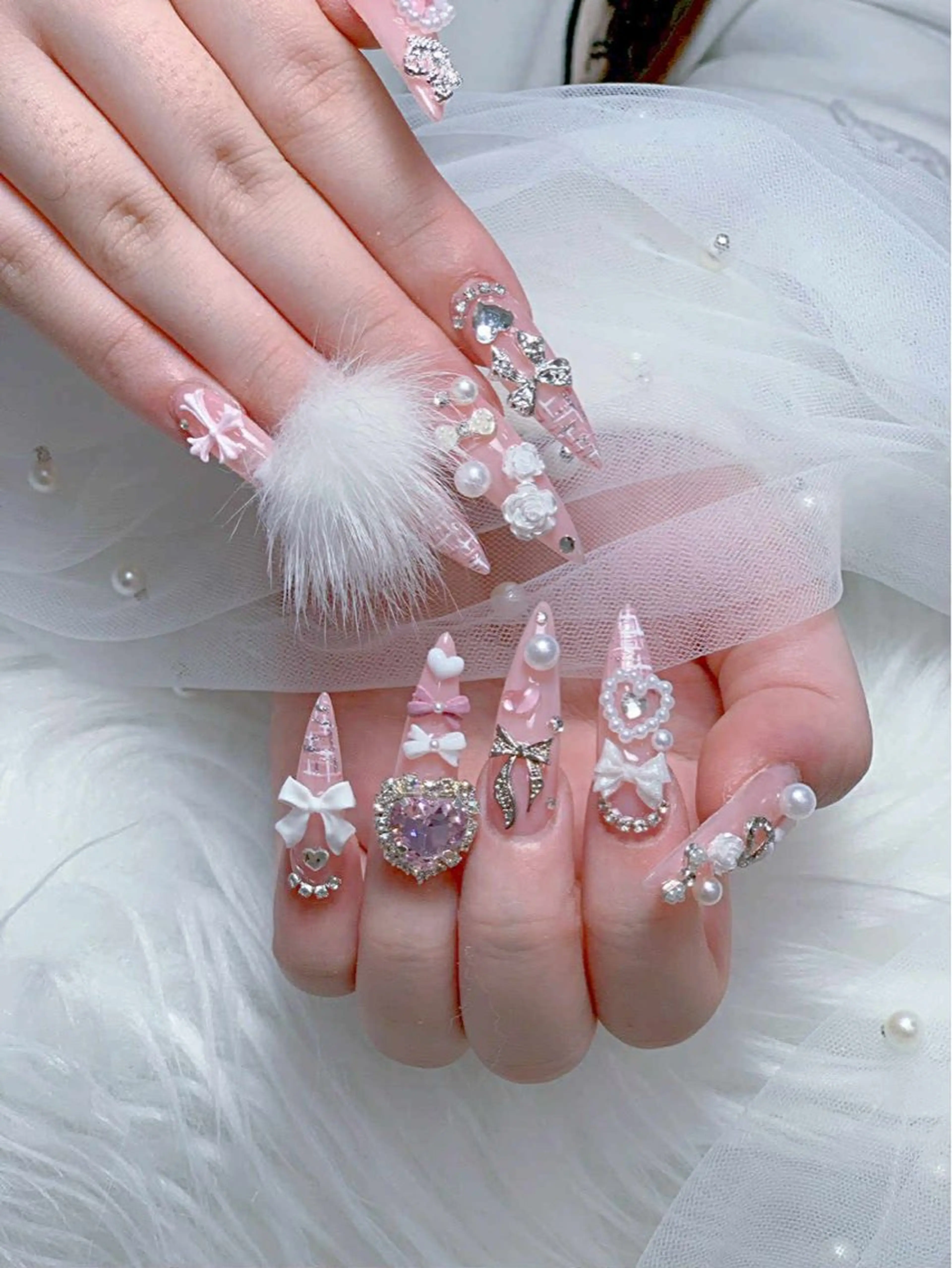 ネイル アートネイル オーロラネイル チークネイル 長さ出し フットネイル ハンドネイル ハンドケア Mio_ Noiranailのネイルデザイン