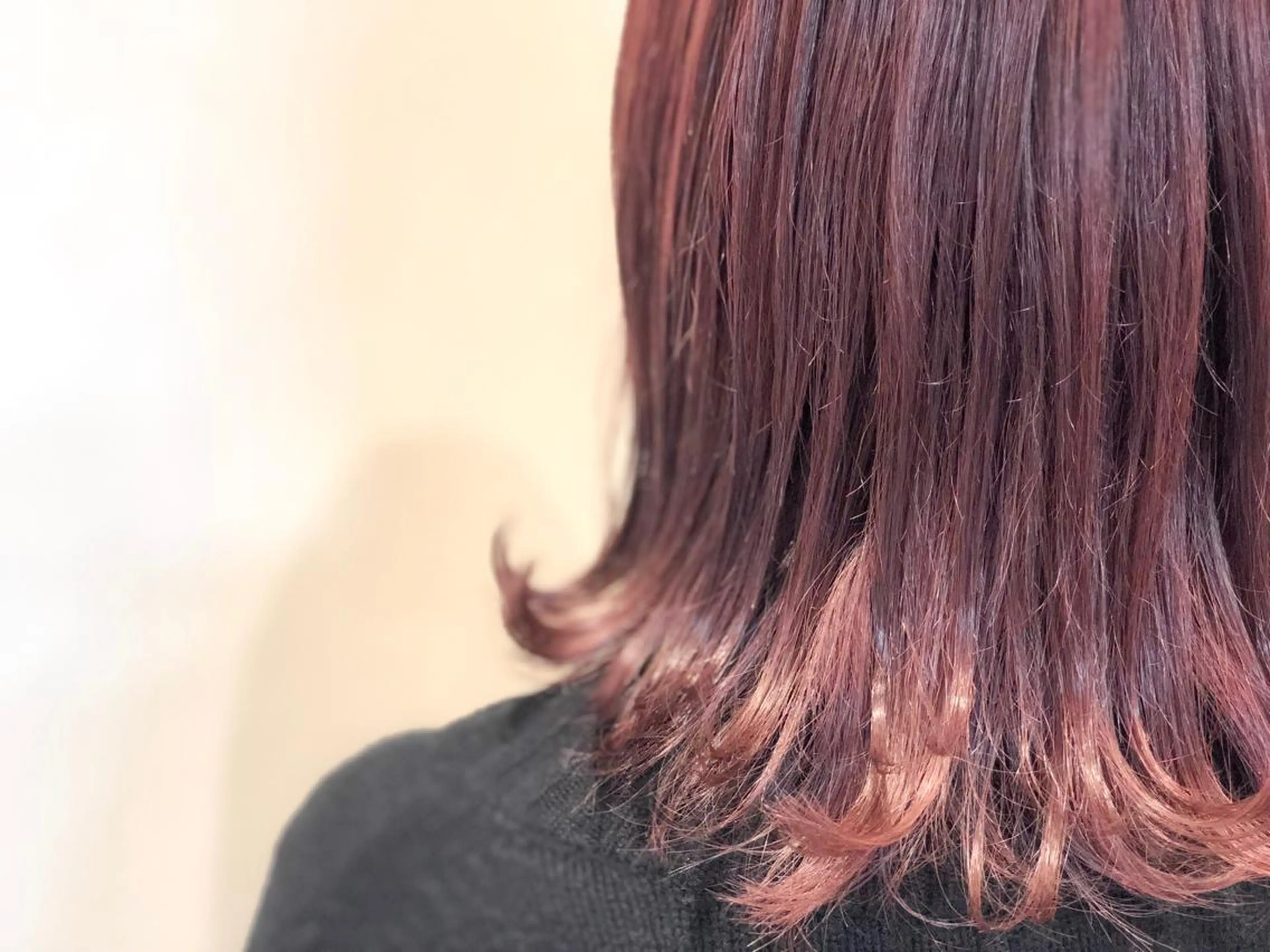 セミロング カラー ヘアアレンジ カシス ピンクカラー ヘアカラー いしだ みさきのヘアスタイル