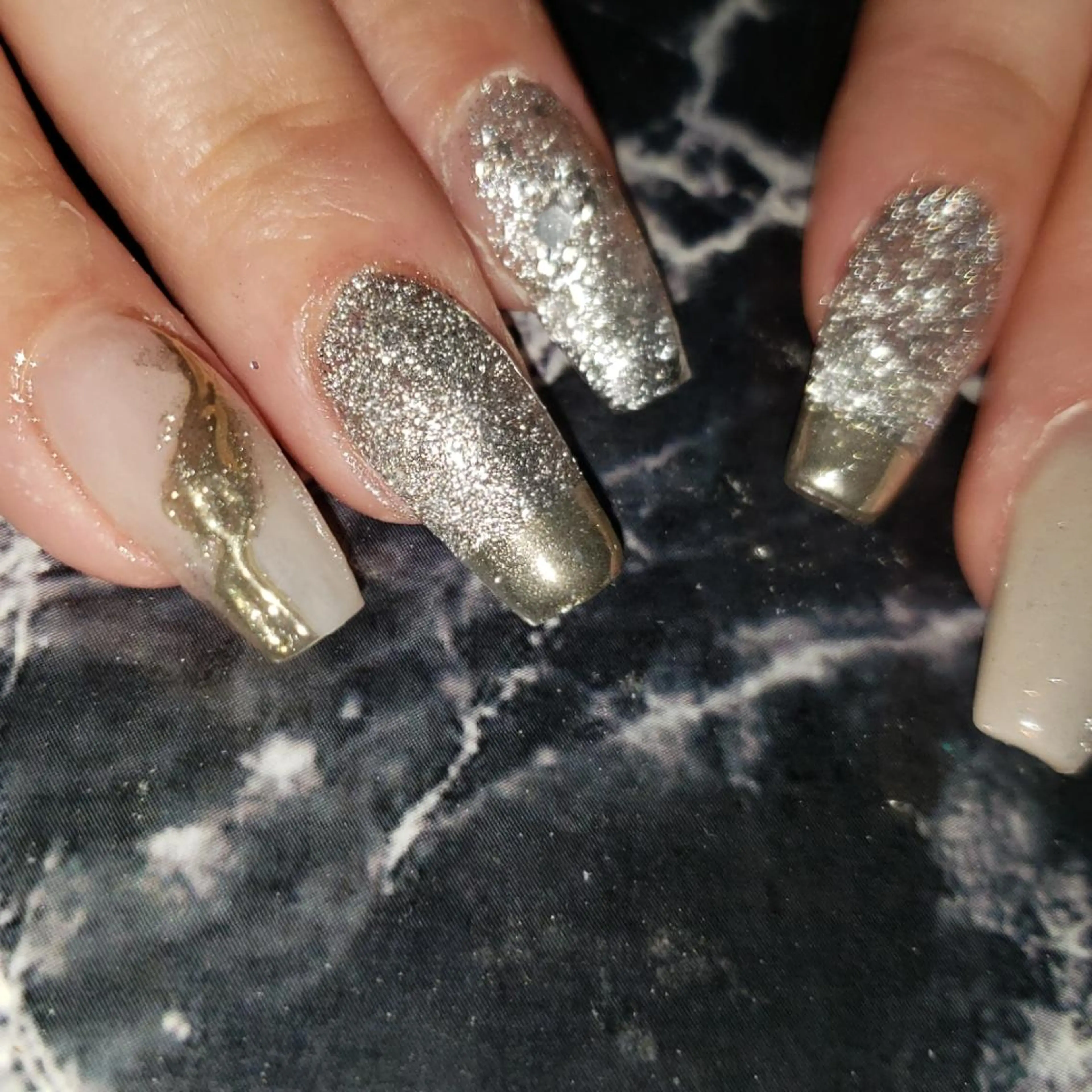 ネイル ミディアム フラッシュネイル マグネットネイル ハンドネイル クロキ 。のネイルデザイン