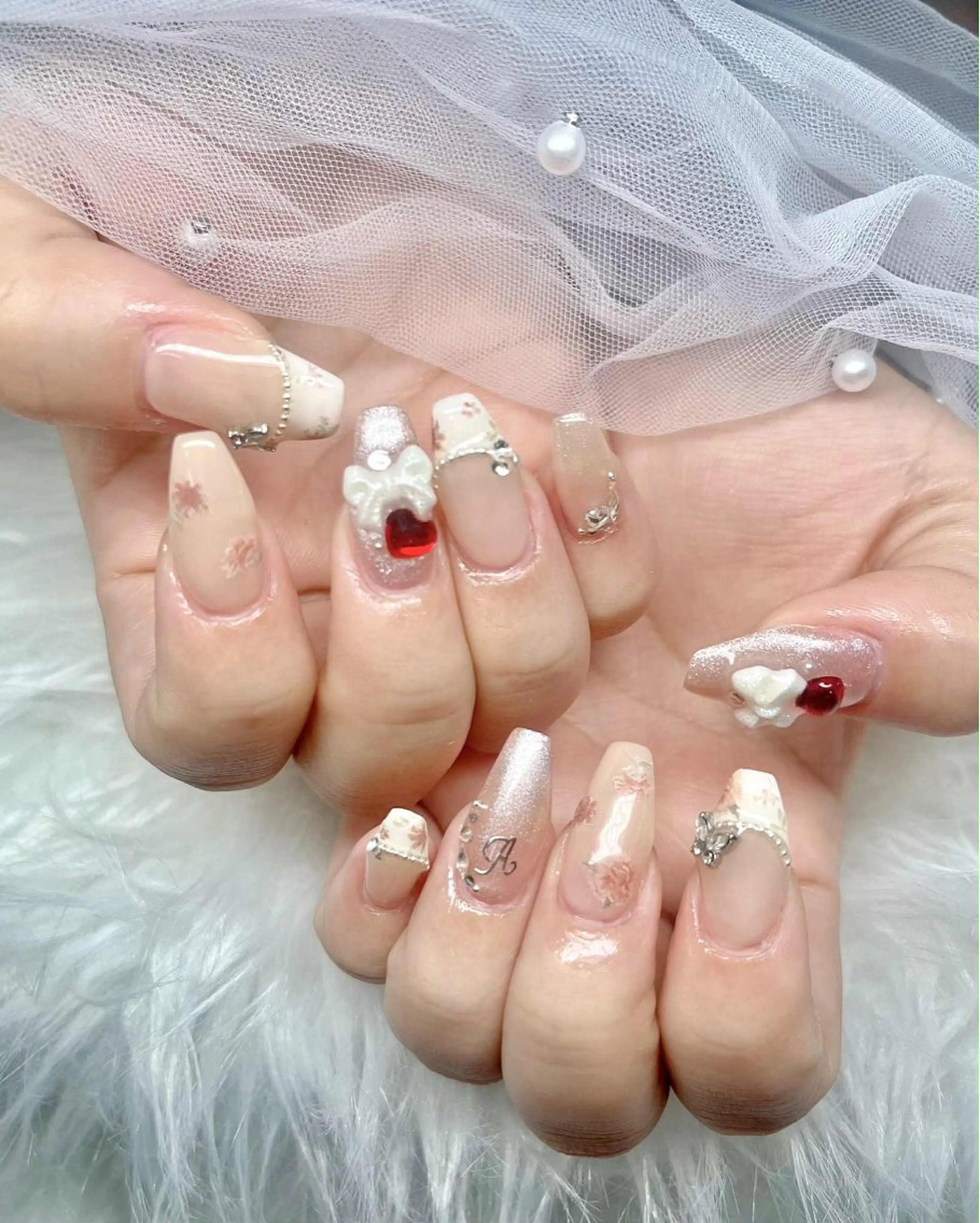 ネイル オーロラネイル フレンチネイル ジェルネイル ハロウィン キラキラネイル H.baby Nail Salonのネイルデザイン