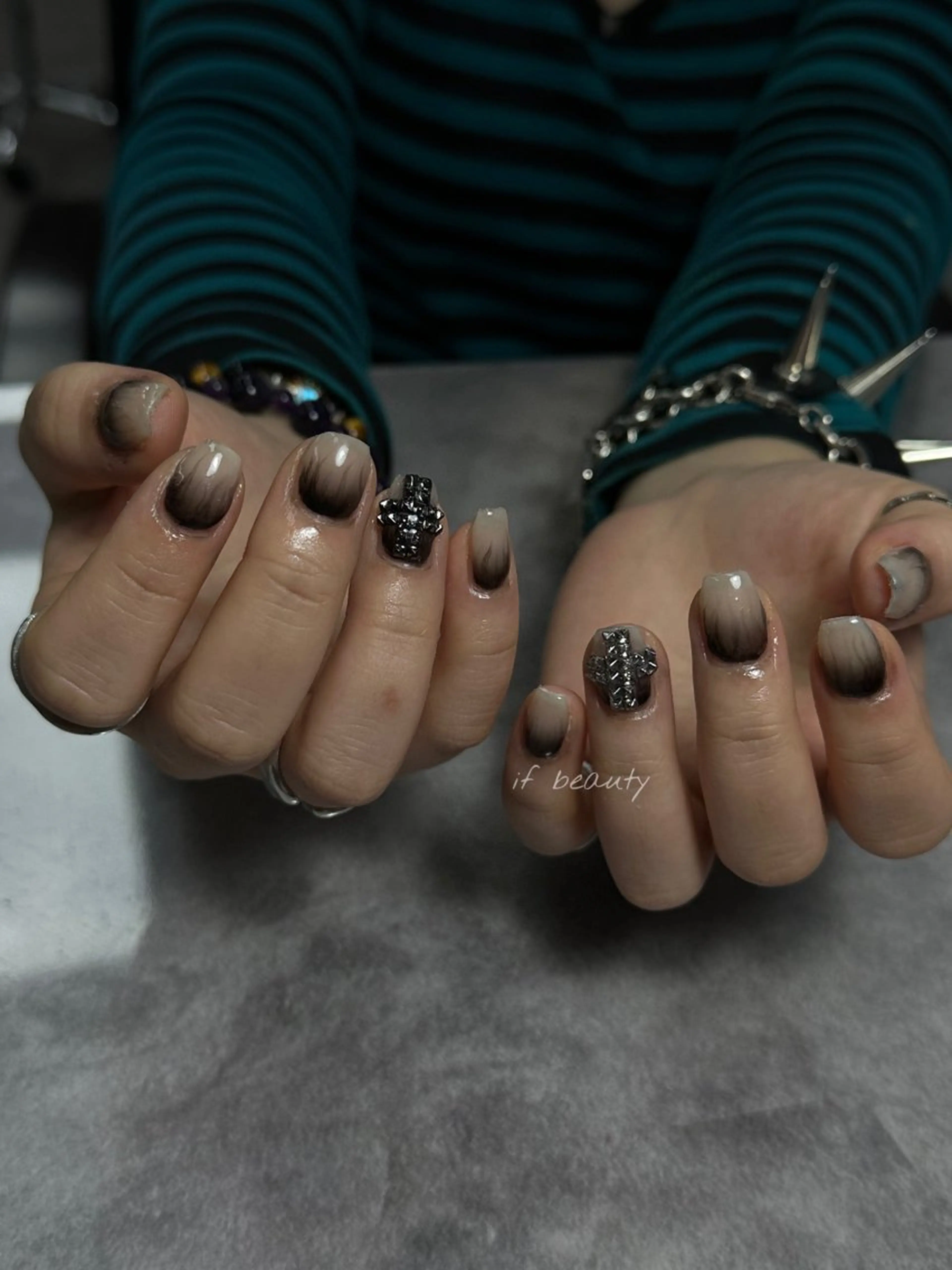 ネイル アートネイル ジェルネイル グラデーション パラジェル ワンホンネイル ハンドネイル if Hair＆Nail Salon所属・IKA /海外ネイル /個性派/ワンホンのネイルデザイン