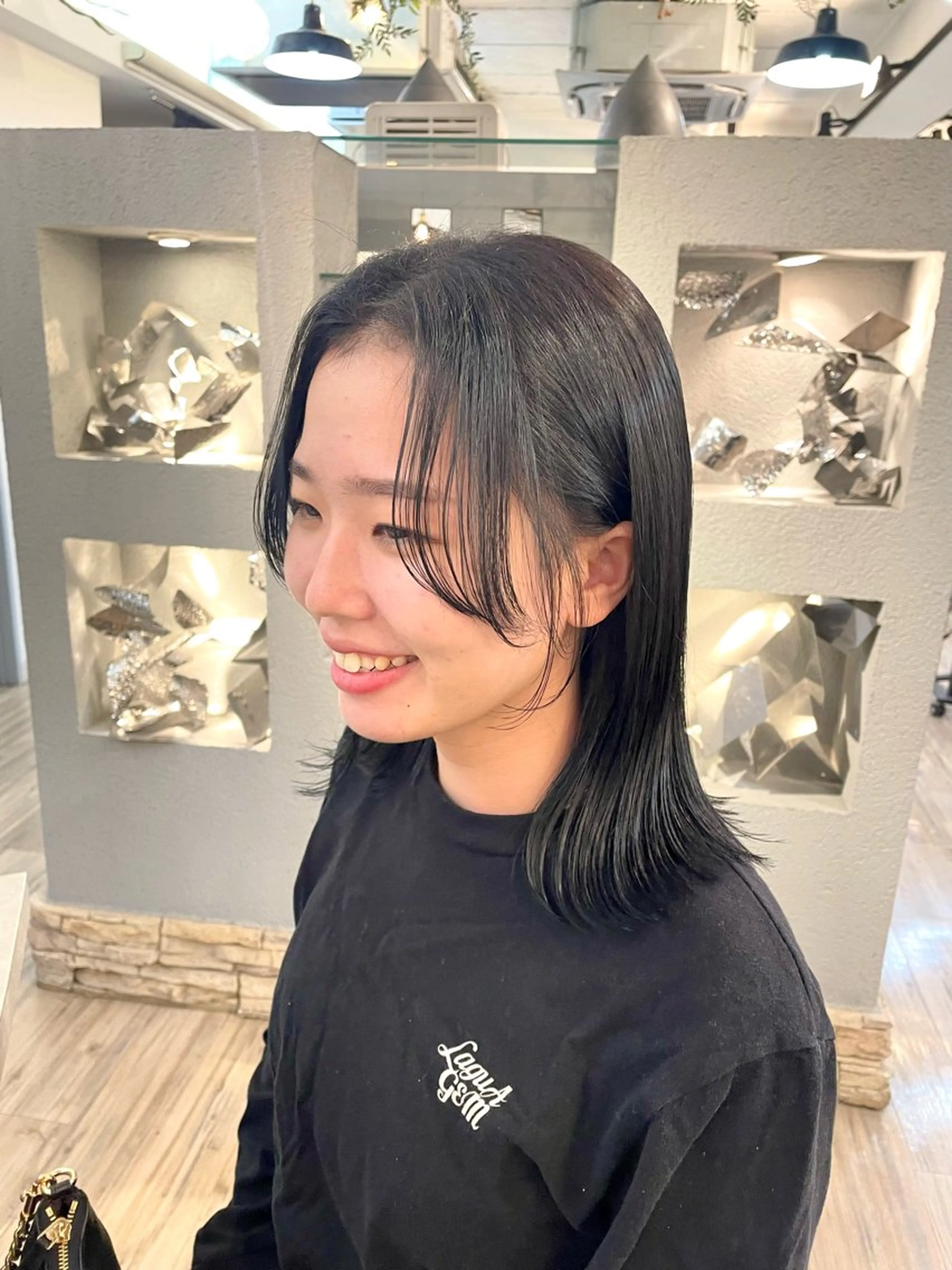 ミディアム カラー 顔周りカット カット ヘアカラー トリートメント VISAGE ba.sk 金子詩帆のヘアスタイル