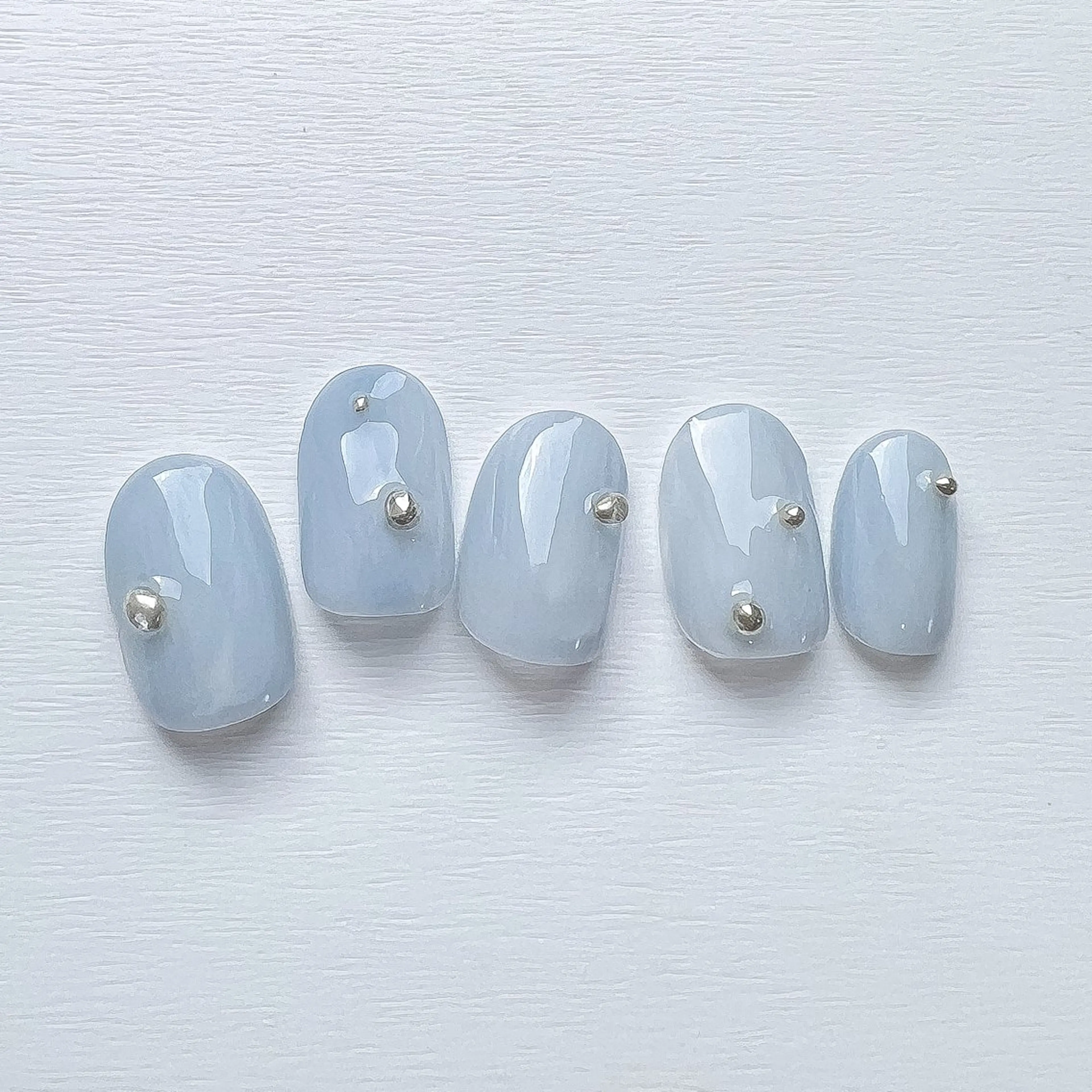 ネイル ブルー ニュアンスネイル シルバー pointillé .ayaのネイルデザイン