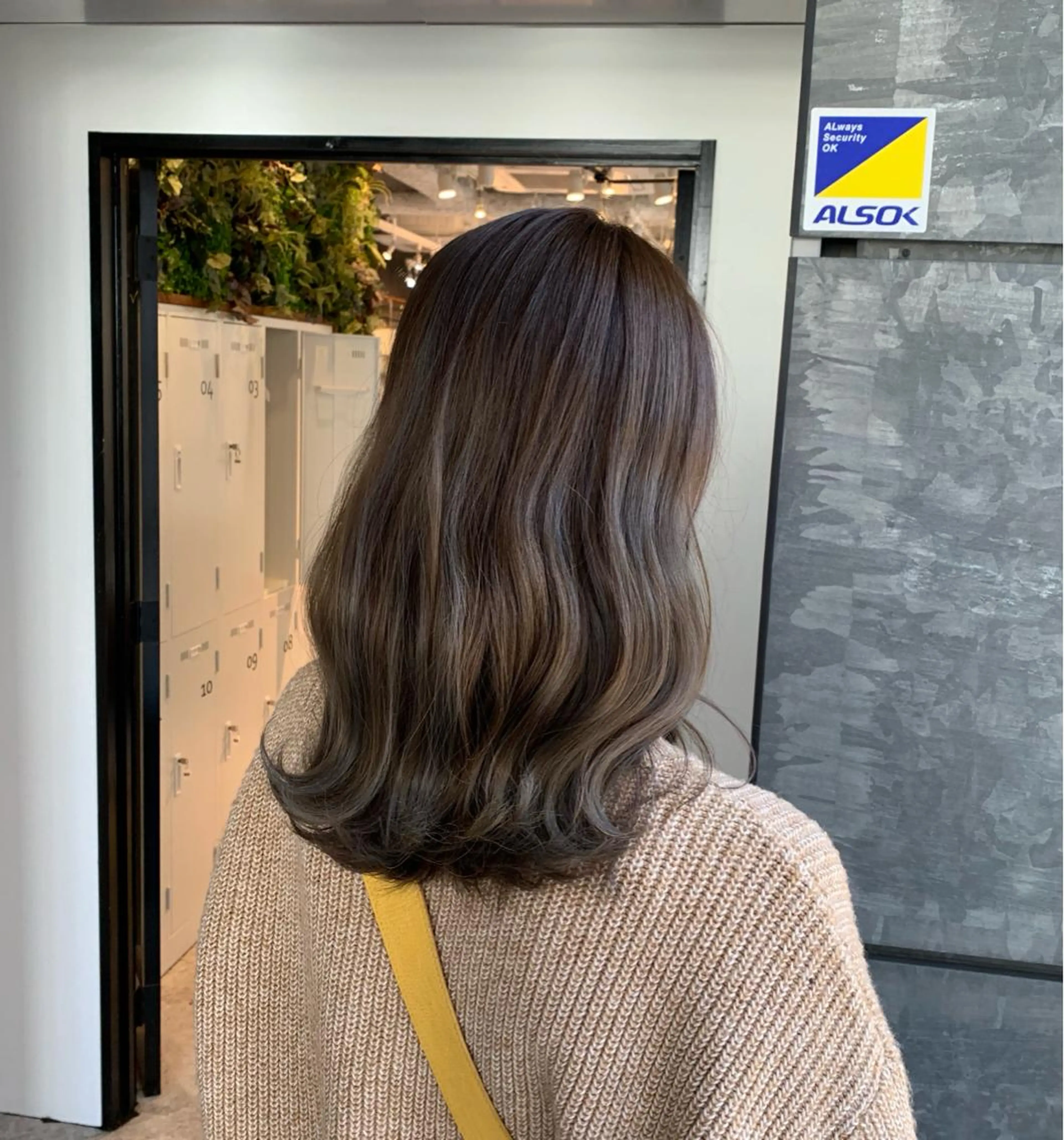 ロング カラー グレージュ ハイライトカラー ハイライト aguhair jour所属・髪質改善/白髪ぼかし KENTAのヘアスタイル