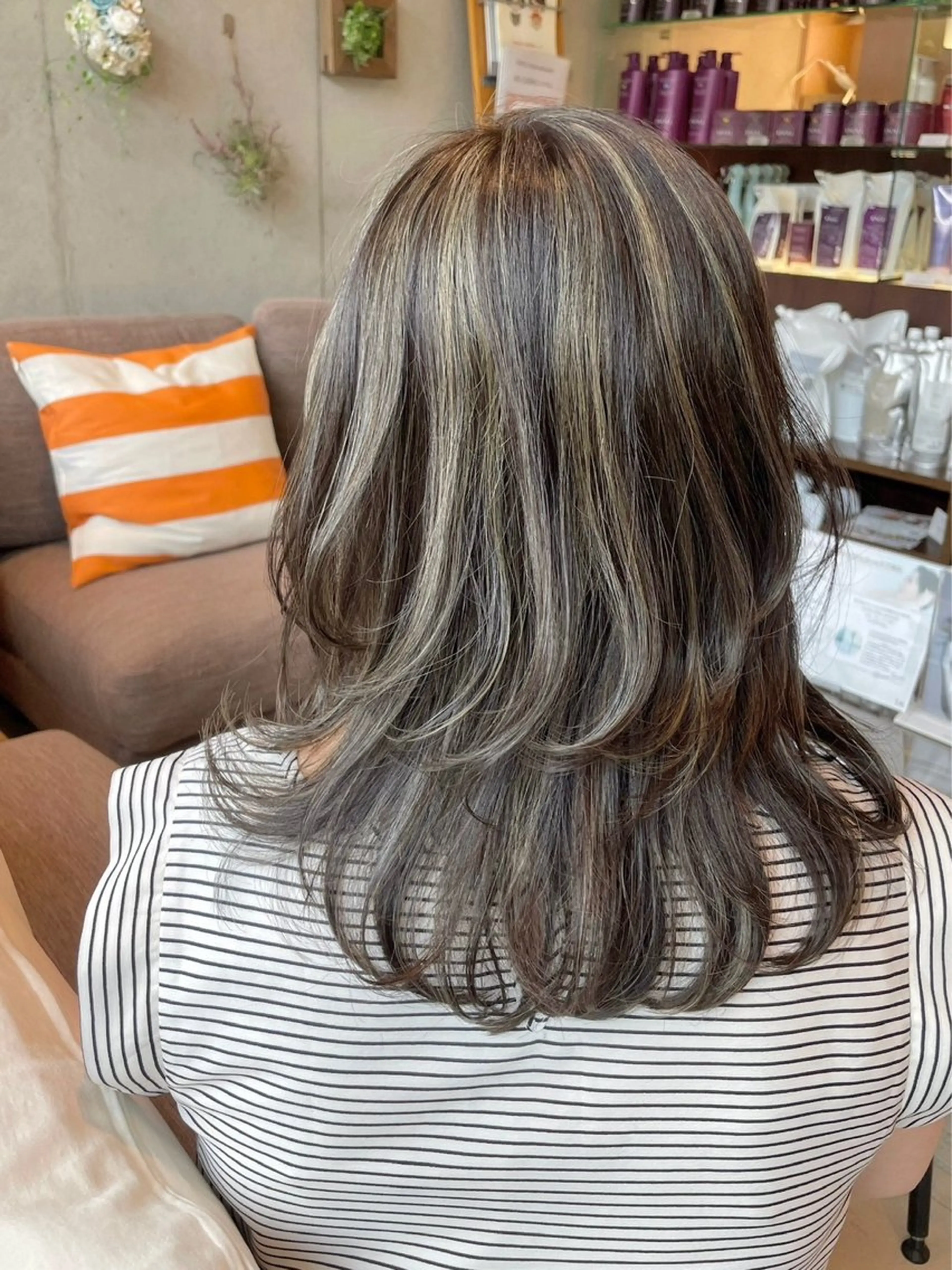 カラー ヘアカラー 吉野 真歩のヘアスタイル