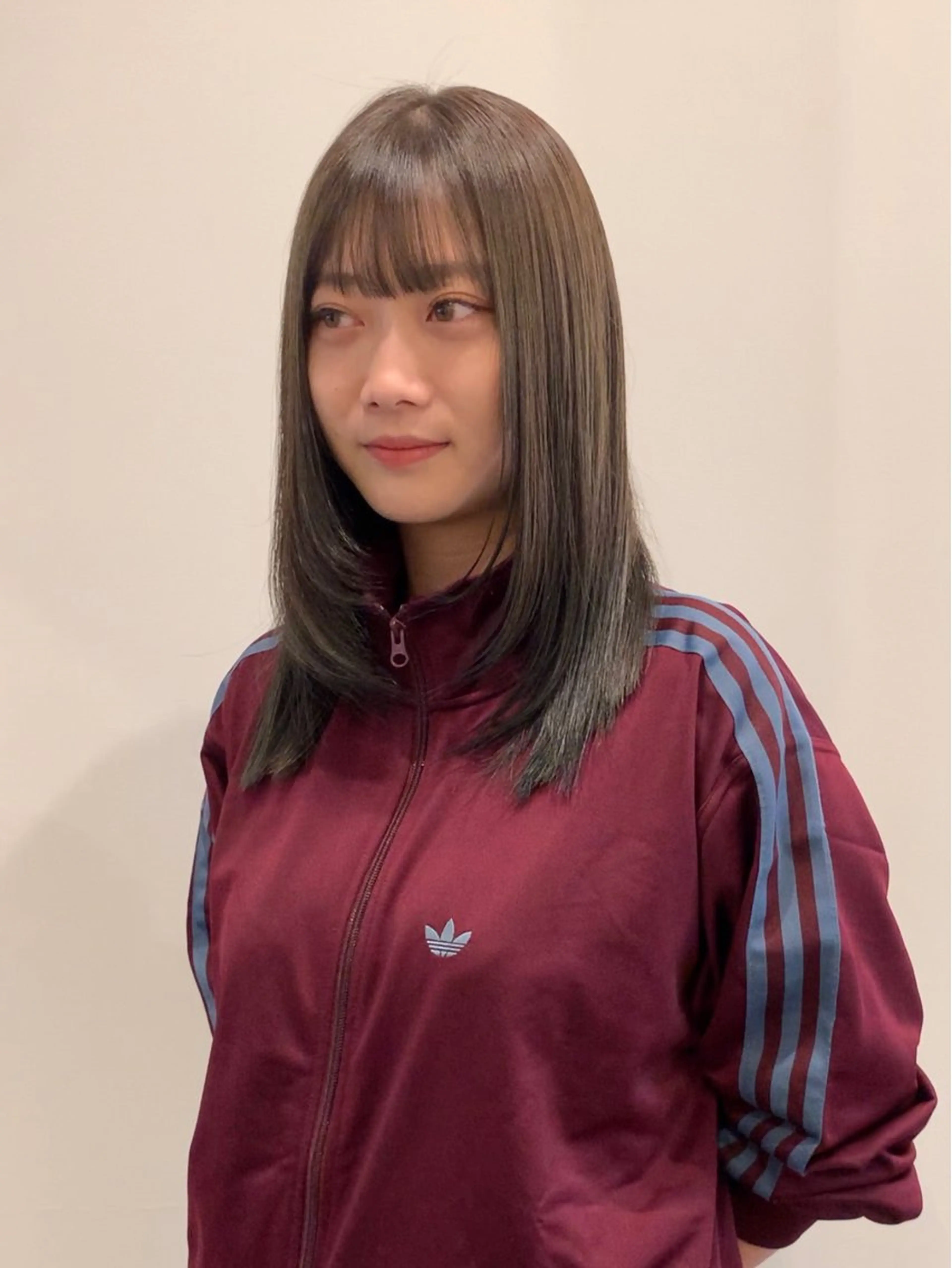 セミロング カラー レイヤーカット カット ヘアカラー トリートメント 落合希 Olivebeigeのヘアスタイル