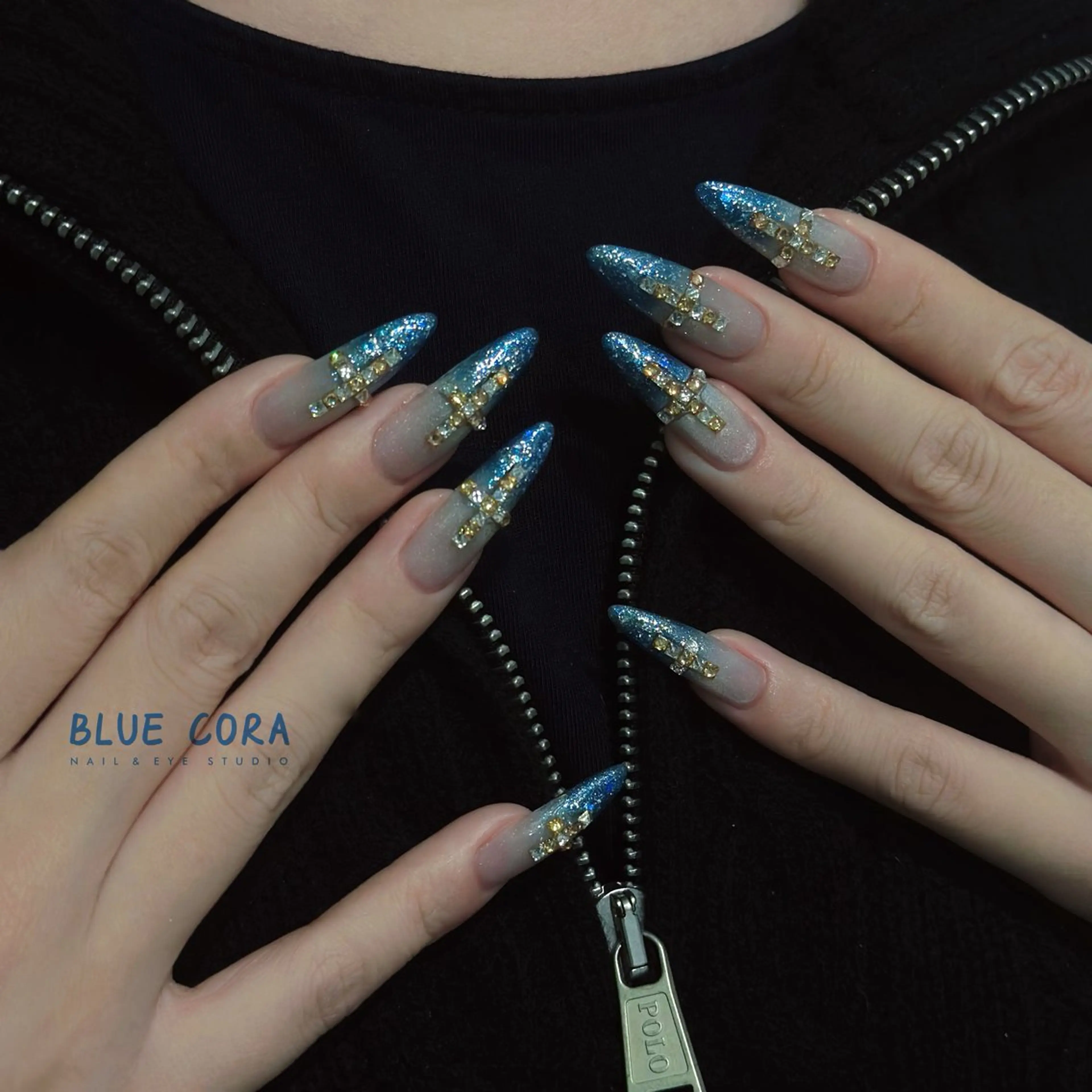 ネイル ラメ(グリッター) マグネットネイル ハンドネイル ハンドケア BLUE CORA所属・BLUE CORAのネイルデザイン