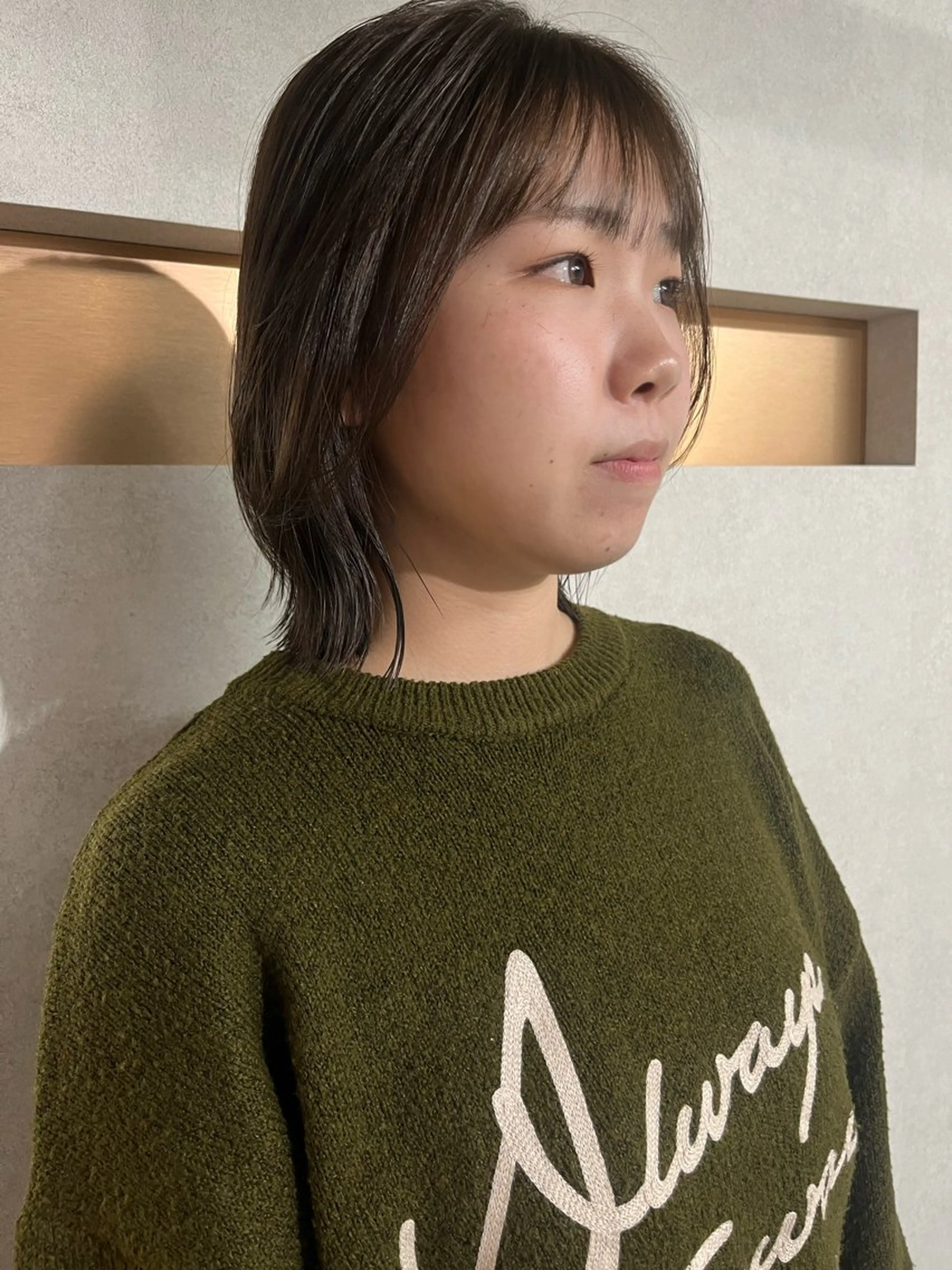 ミディアム カラー ボブレイヤー ベージュカラー オリーブベージュ ボブ レイヤーカット anon Loemのヘアスタイル