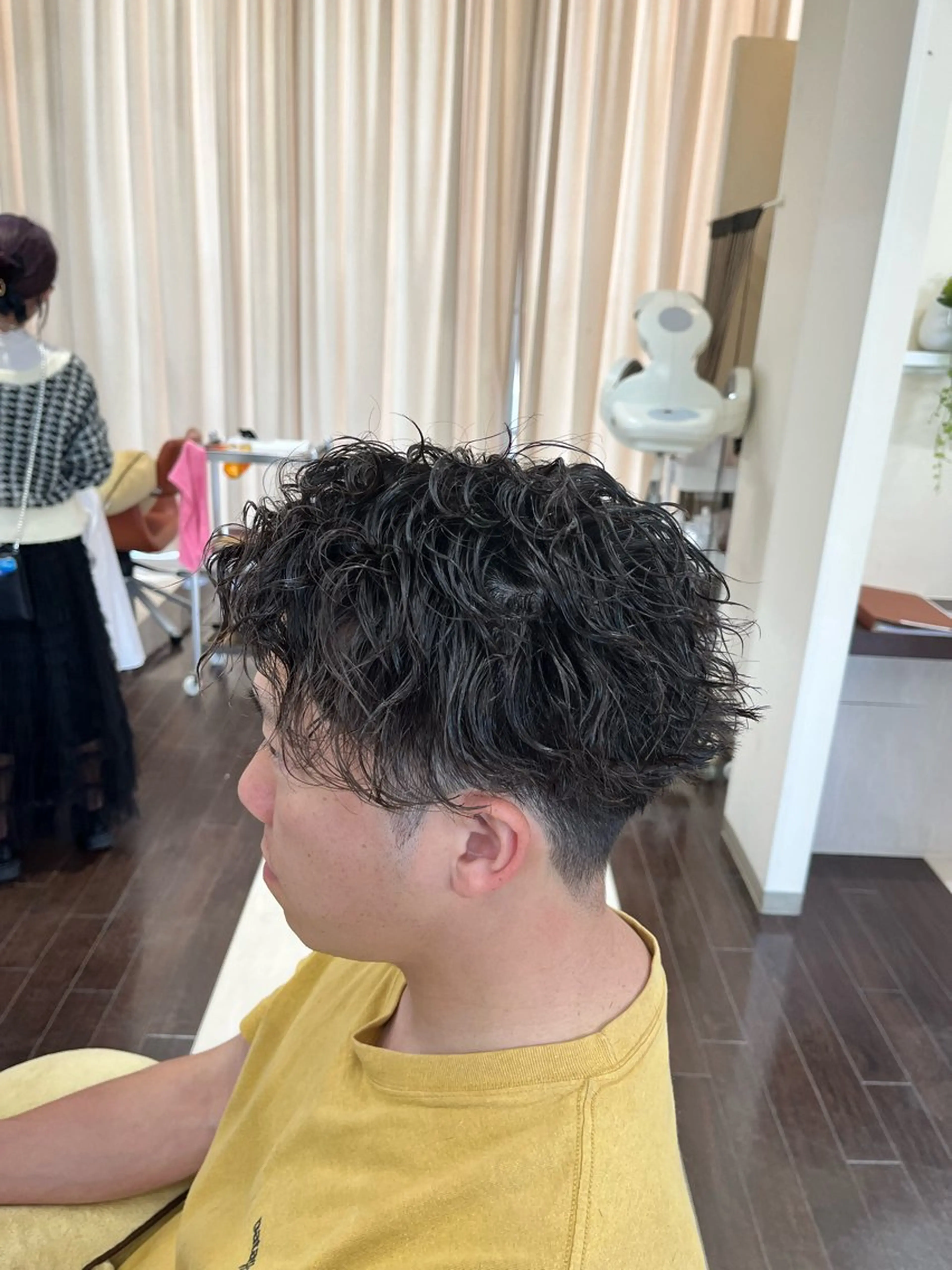 ショート パーマ メンズ センターパート メンズパーマ ツイストスパイラルパーマ 刈り上げ スパイラルパーマ AROH  men's cut&men's perm 船橋店所属・🧊メンズ特化🧊 高木航希のヘアスタイル