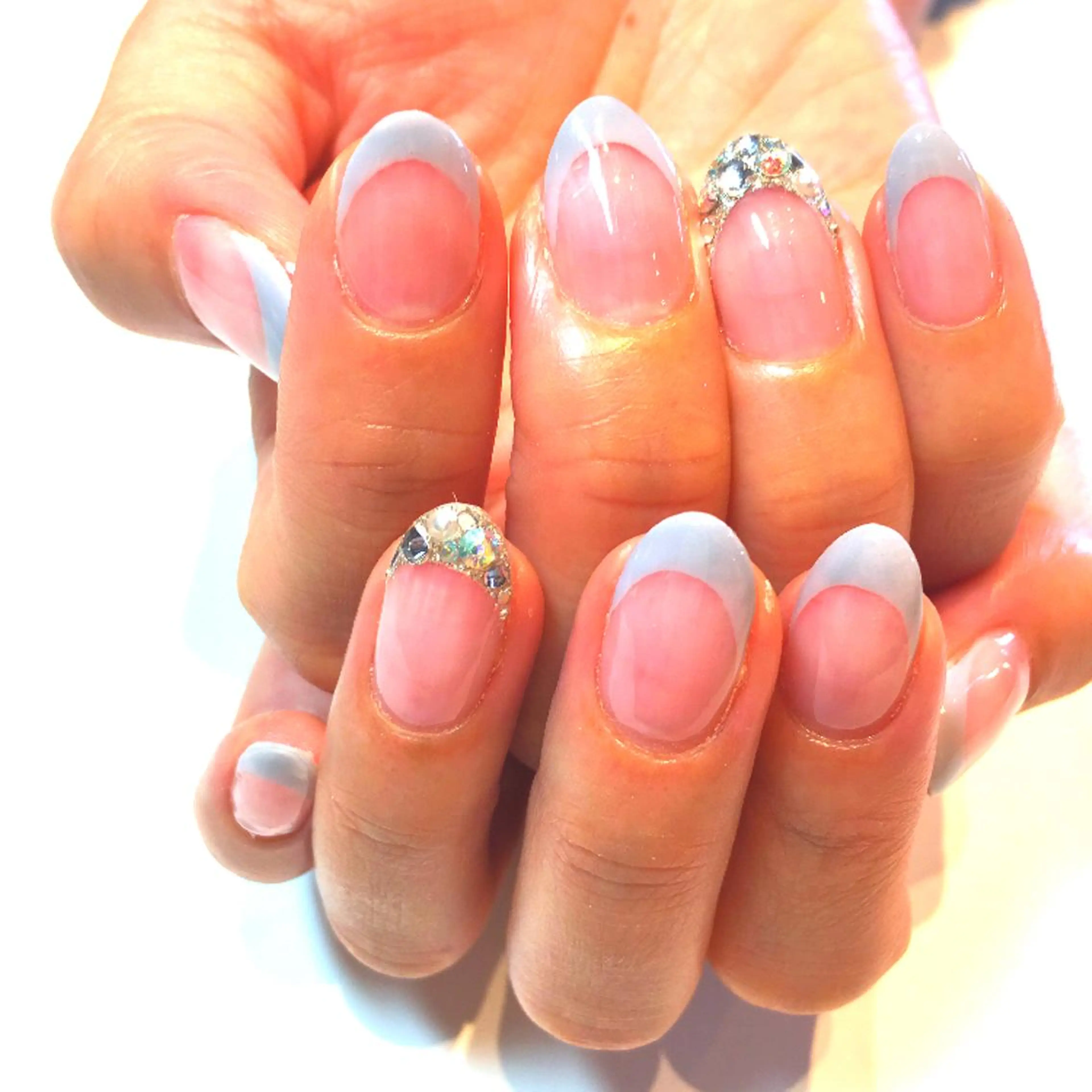 ネイル フレンチネイル アンドルーチェ スクールの眉毛・アイブロウイメージ