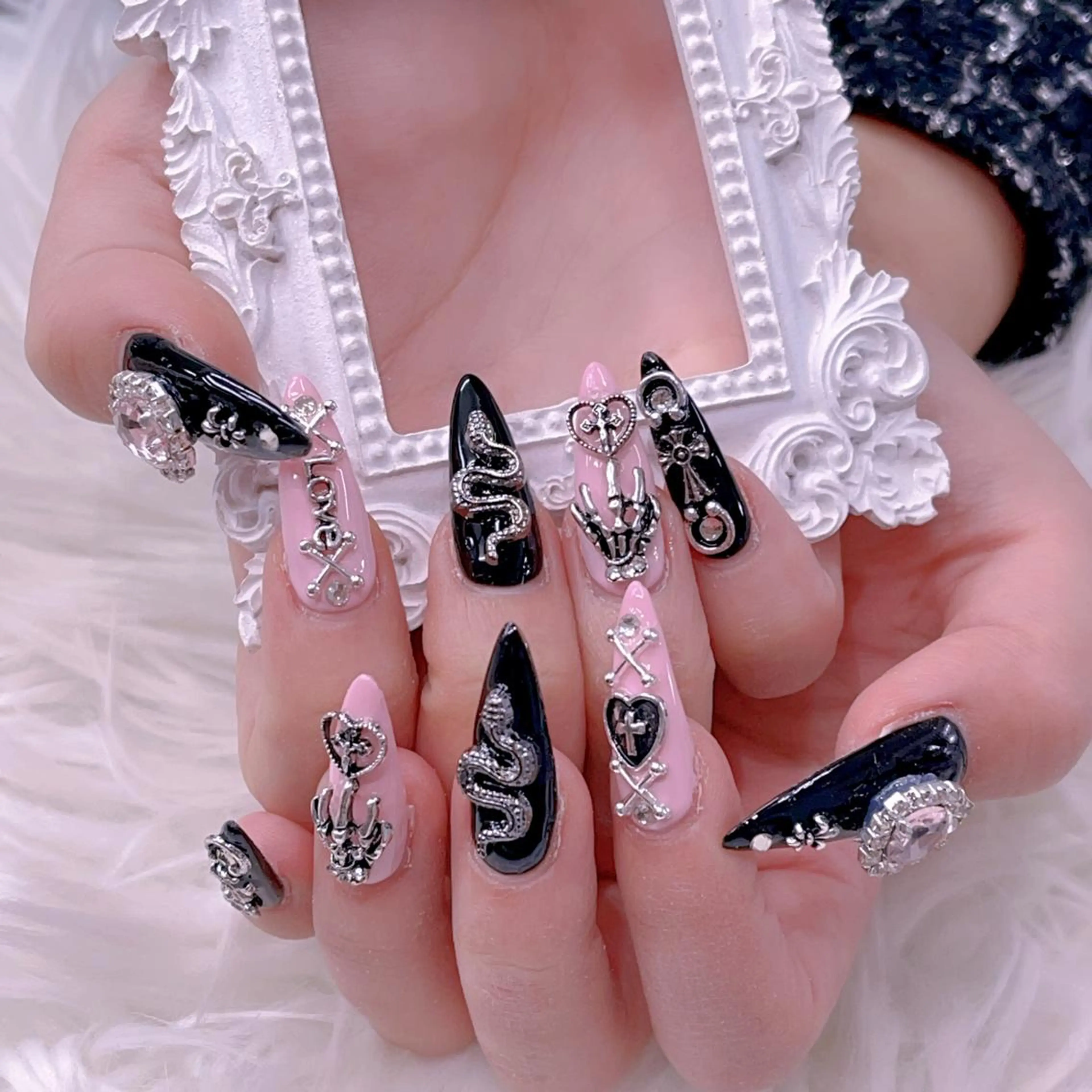 メンズ ネイル アートネイル フレンチネイル ジェルネイル キラキラネイル パラジェル Bloom スカルプ専門店のネイルデザイン