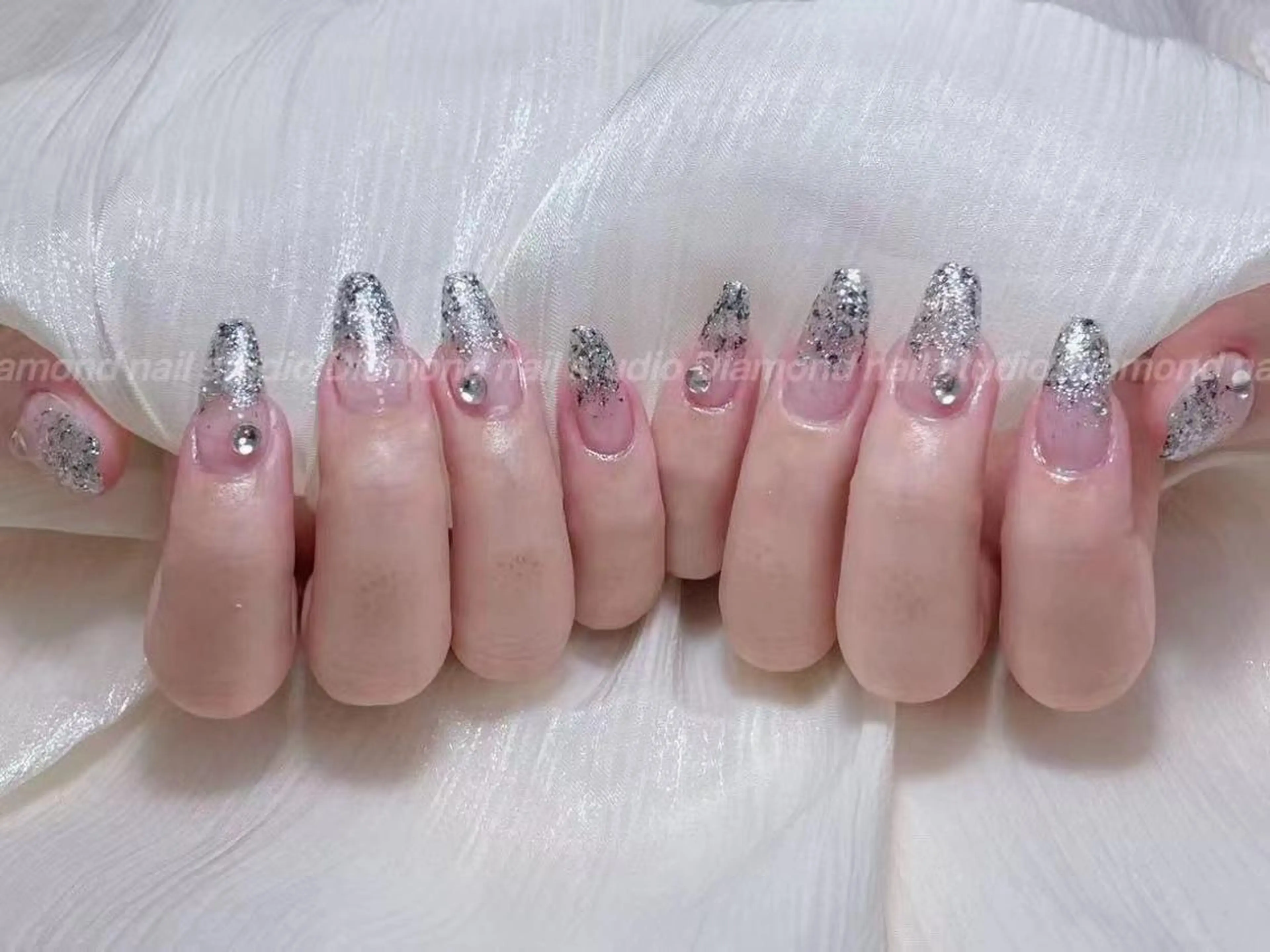 ネイル アートネイル オーロラネイル ガーリー キラキラネイル 韓国ネイル ハンドネイル ハンドケア Diamond 🚢のネイルデザイン