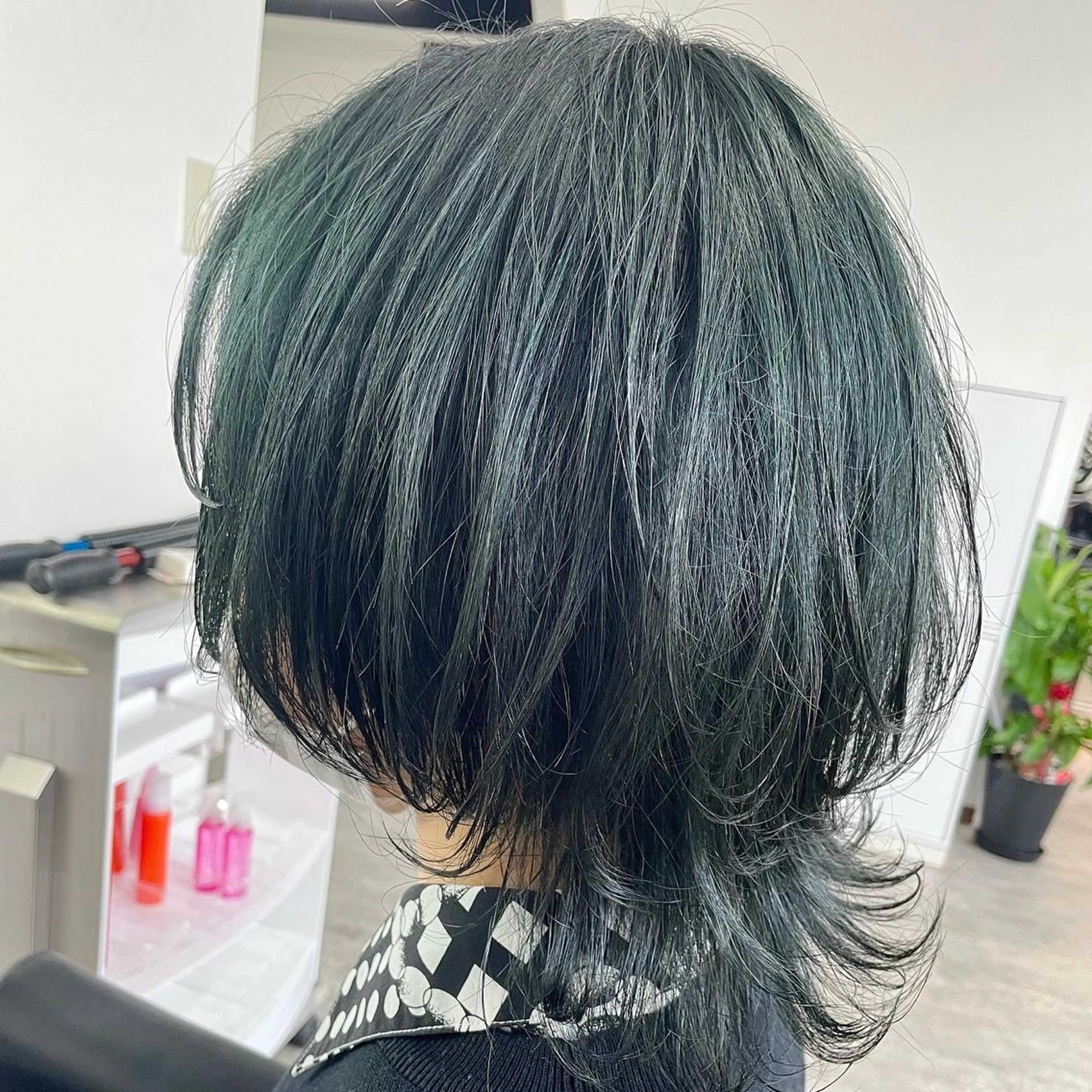 ミディアム カラー ヘアアレンジ オリーブグレー ウルフカット ヘアカラー トリートメント RAIA💎ケア ブリーチ＆パーマ💎のヘアスタイル