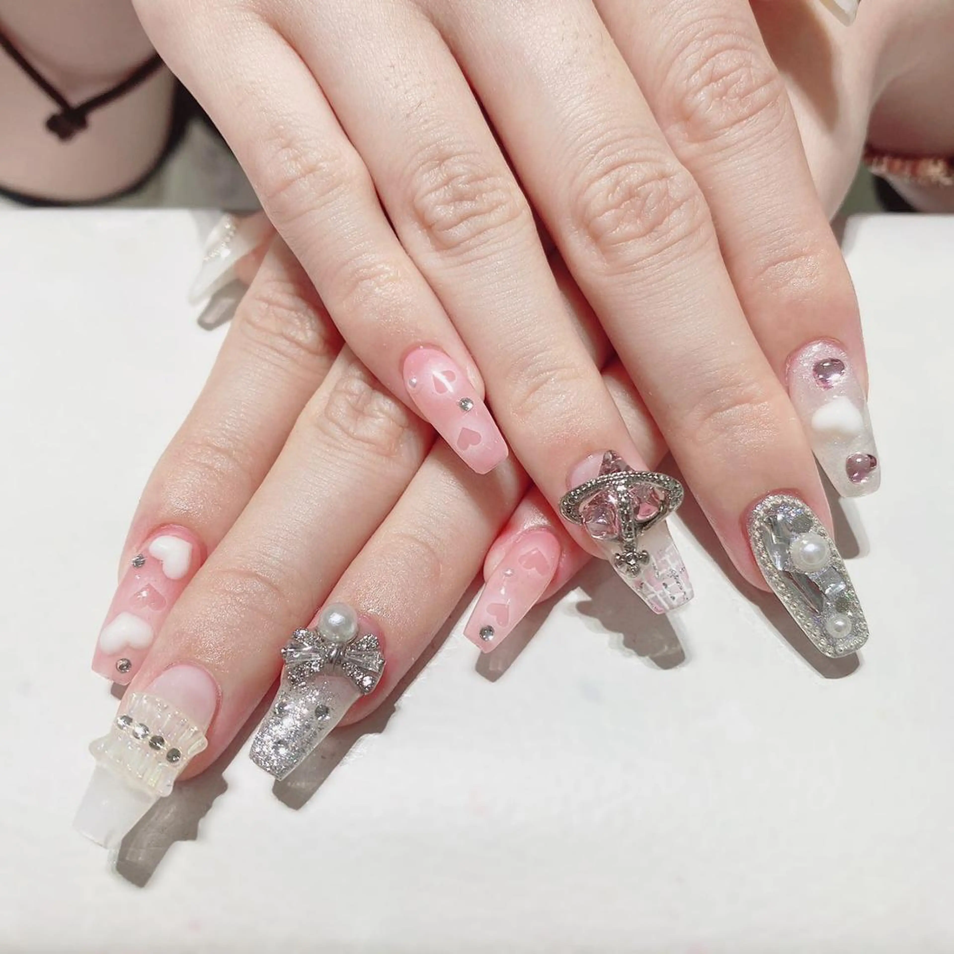 ネイル アートネイル 長さ出し ネイルチップ Queens テイのネイルデザイン