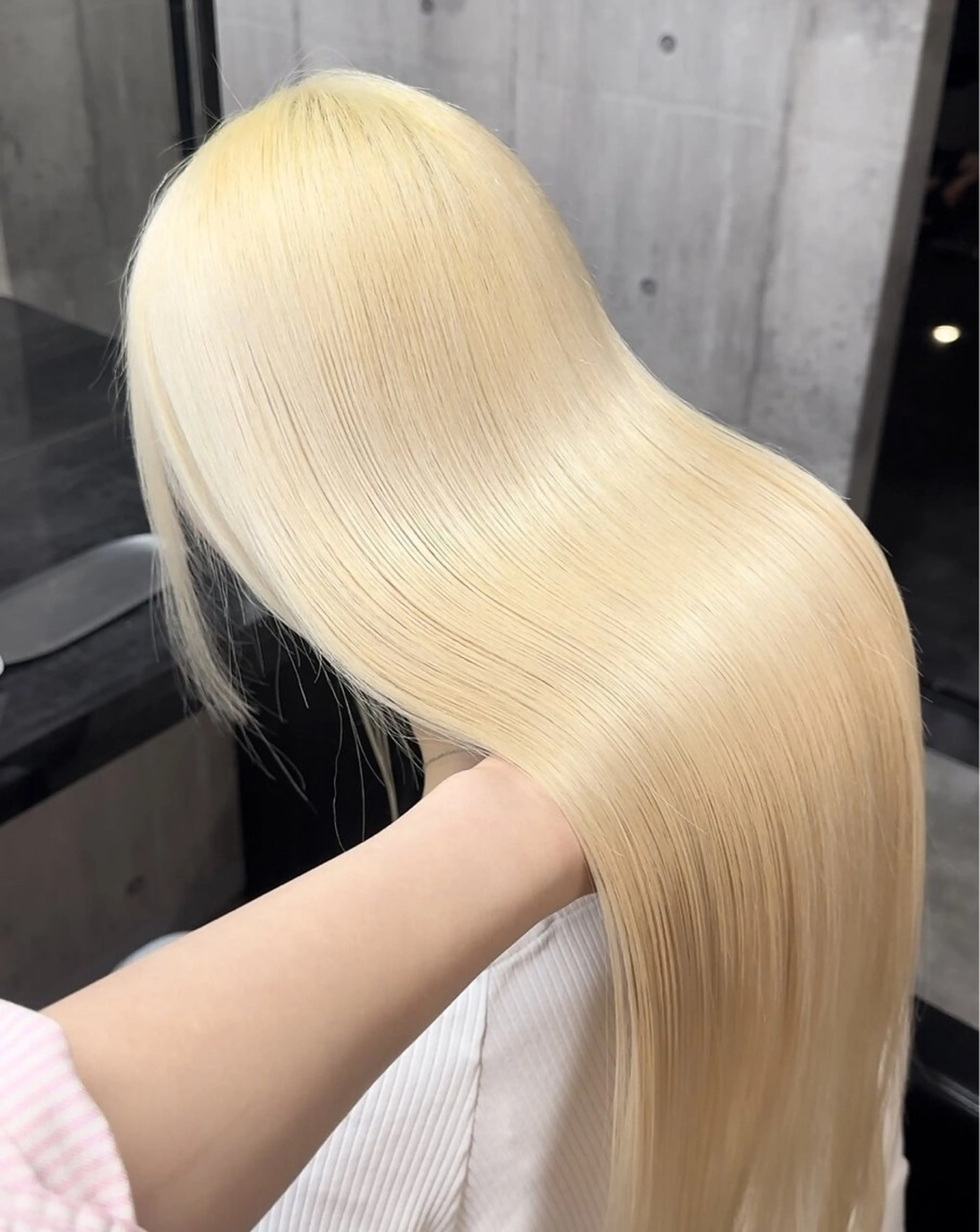 ミディアム ヘアカラー Maison所属・Maison ハイトーン髪質改善のヘアスタイル