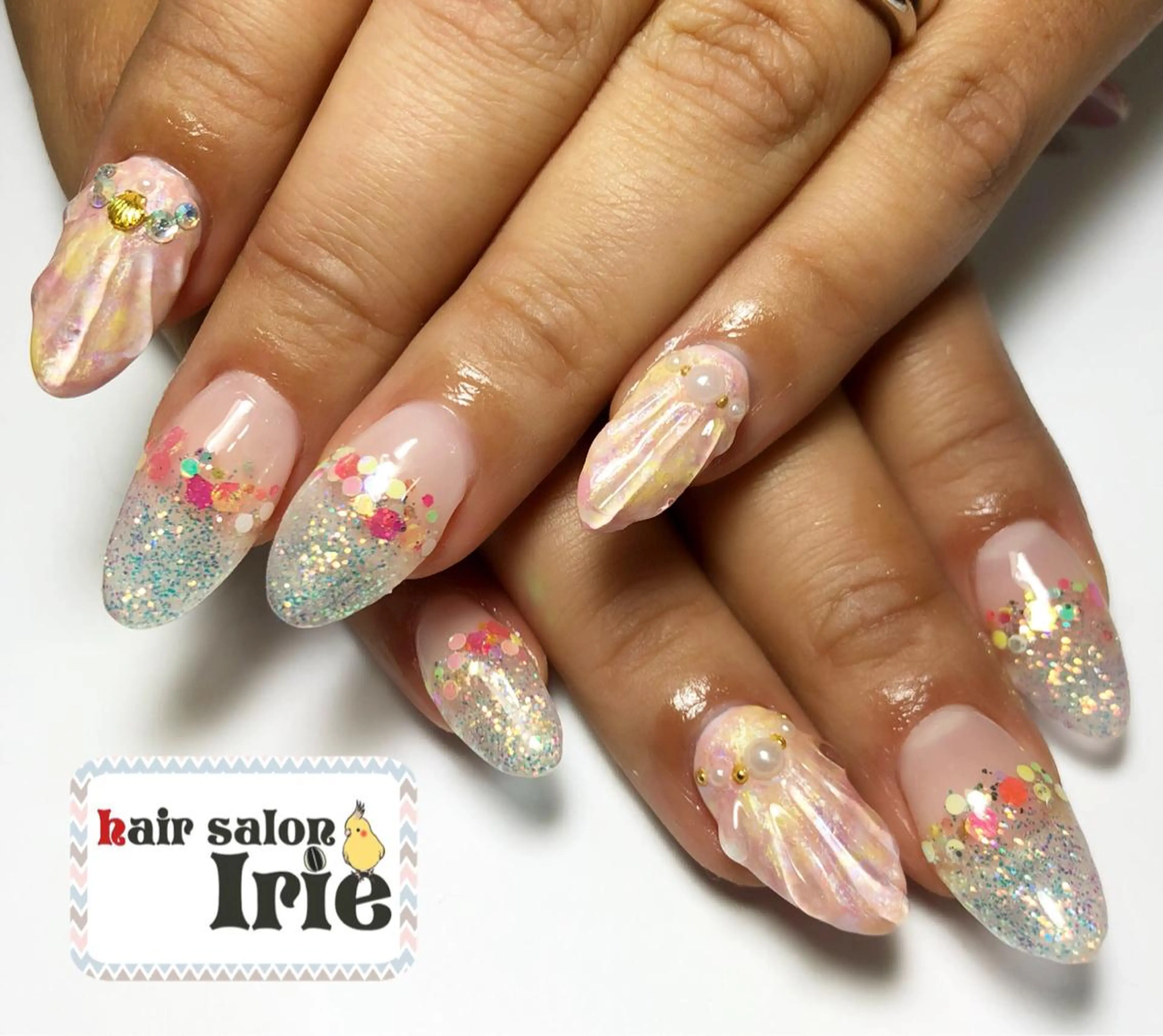 ネイル 長さ出し ジェルネイル ゴージャス キラキラネイル ネイルチップ Hair salon Irie所属・與儀 知佳のネイルデザイン