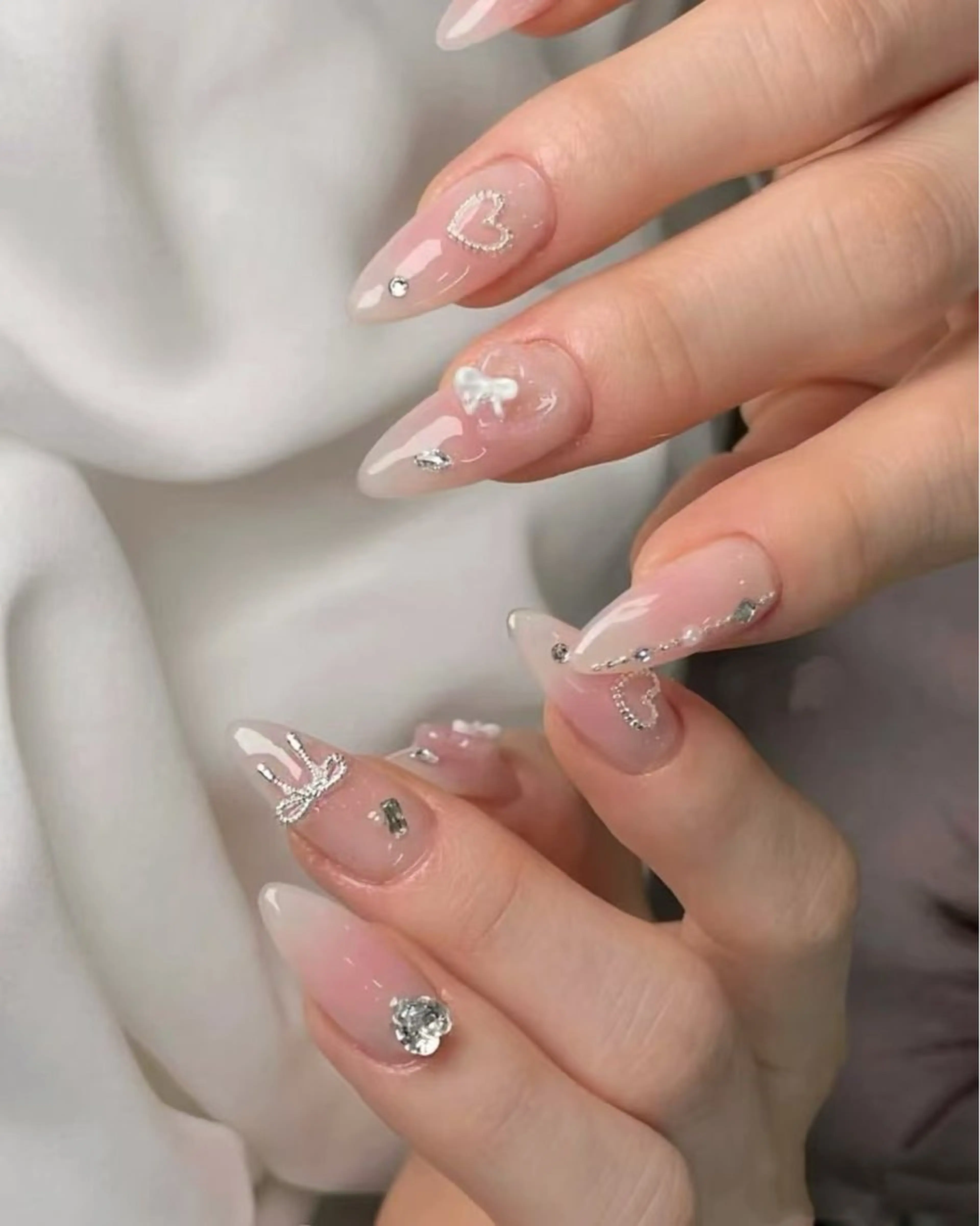 ネイル フラワーネイル フレンチネイル ジェルネイル ガラスフレンチ ハート ハンドネイル BabyYouMi nailのネイルデザイン