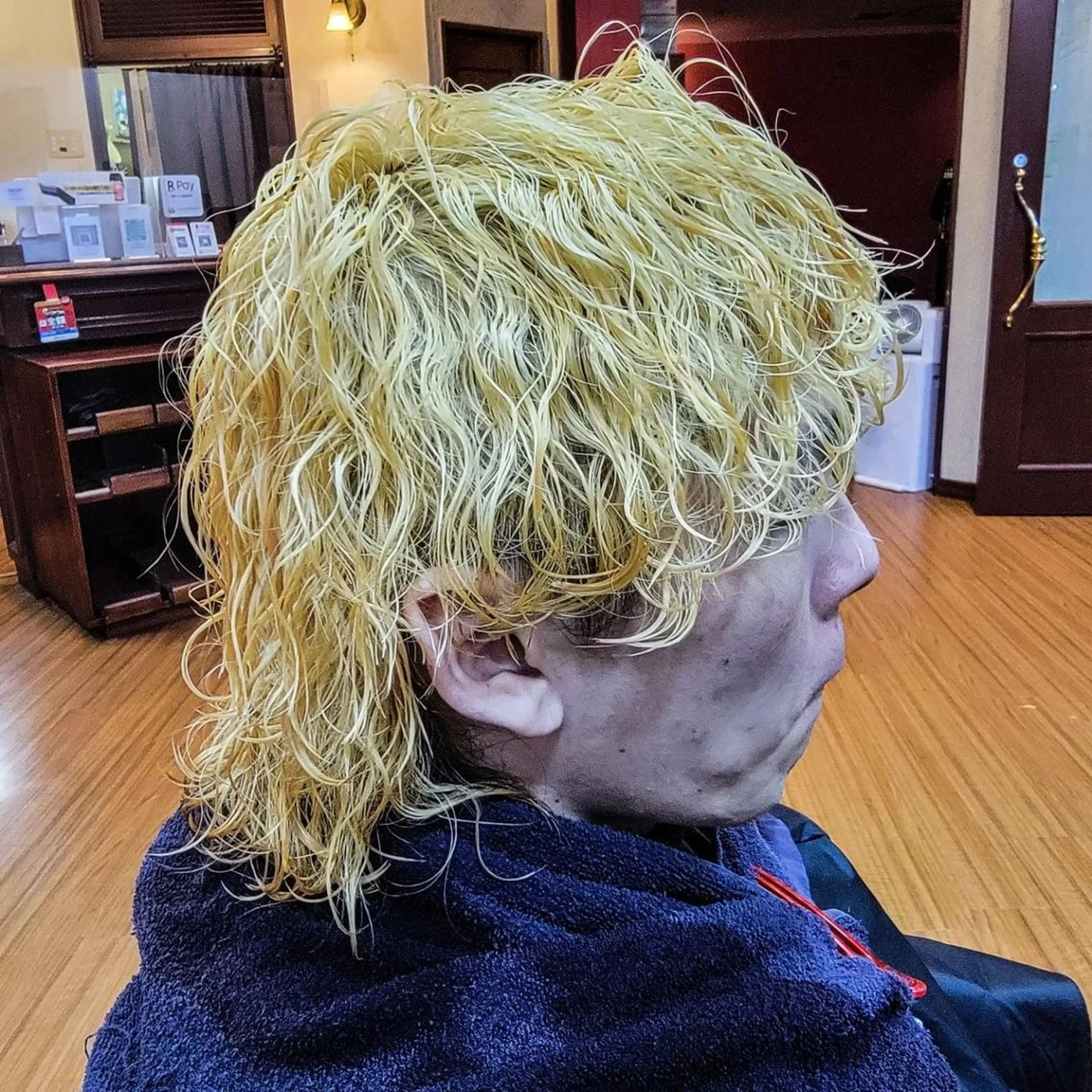 メンズ メンズブリーチ メンズパーマ メンズツイストパーマ 波巻きパーマ ツイストパーマ FREEX所属・特殊パーマ 片山恭兵のヘアスタイル