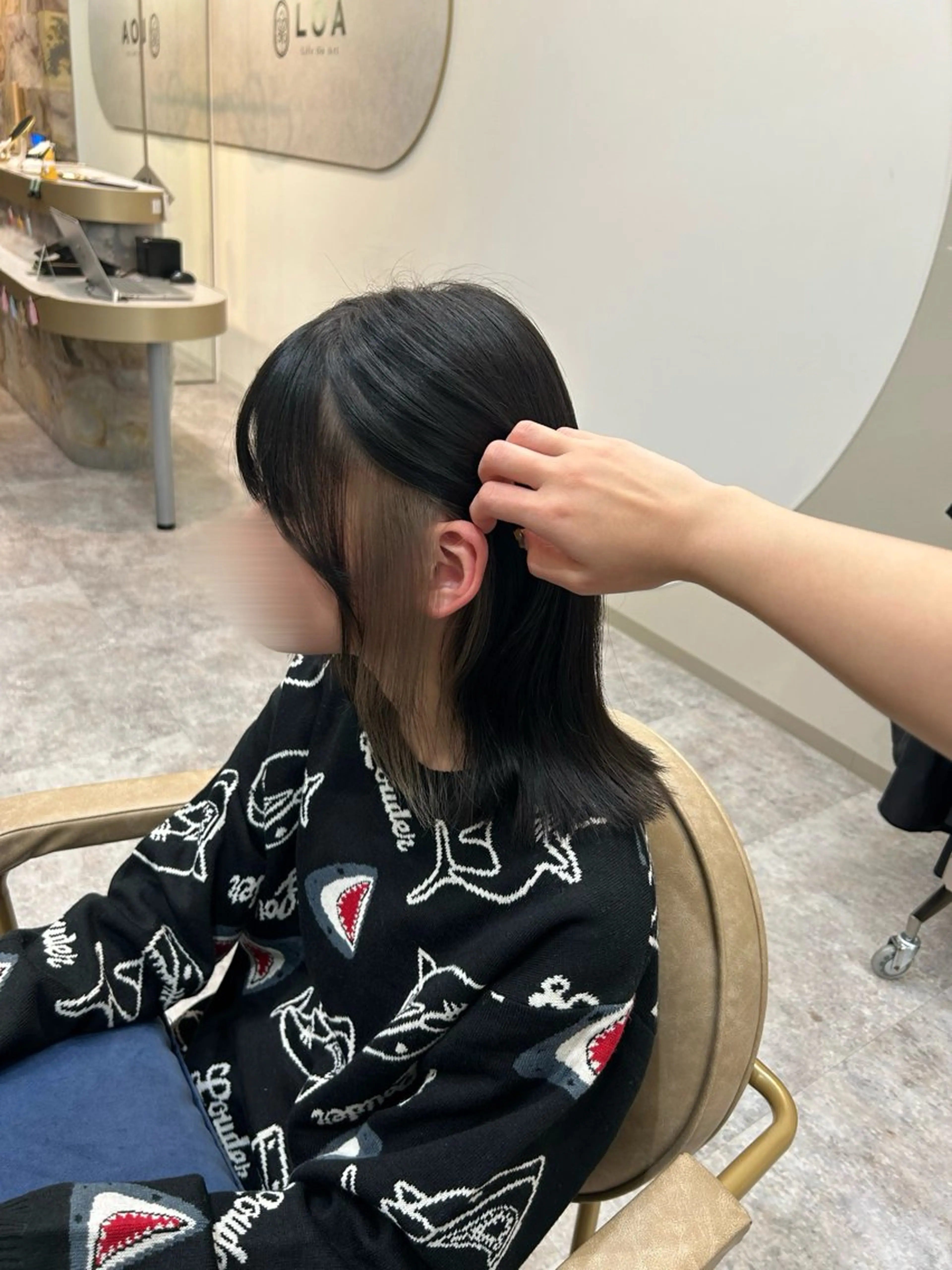 カラー ベージュカラー ブリーチ イヤリングカラー ミルクティーベージュ ヘアカラー LOA Ririのヘアスタイル
