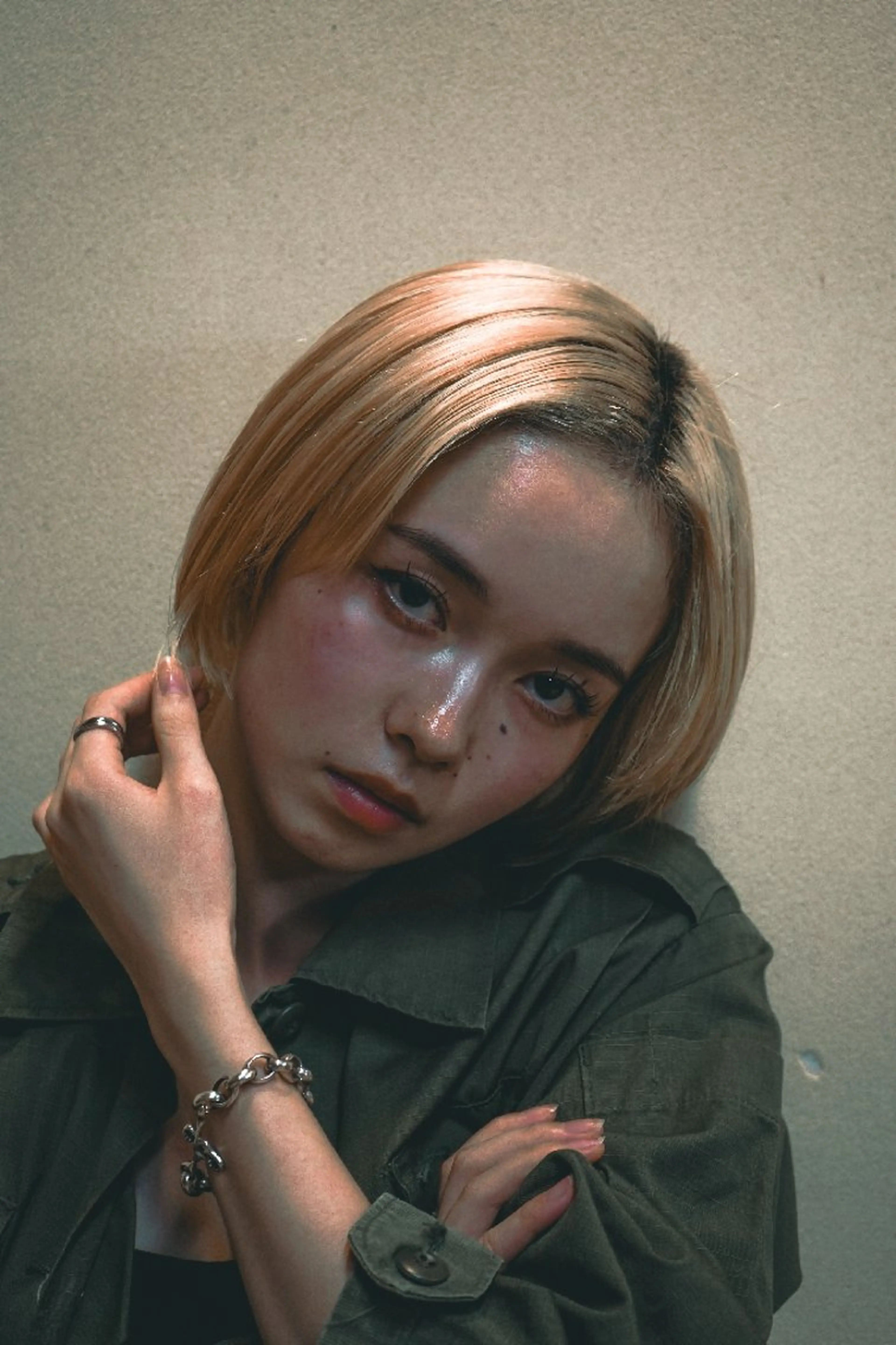 カラー ミディアム ブリーチ 髪質改善 OMA　片岸 信征のヘアスタイル