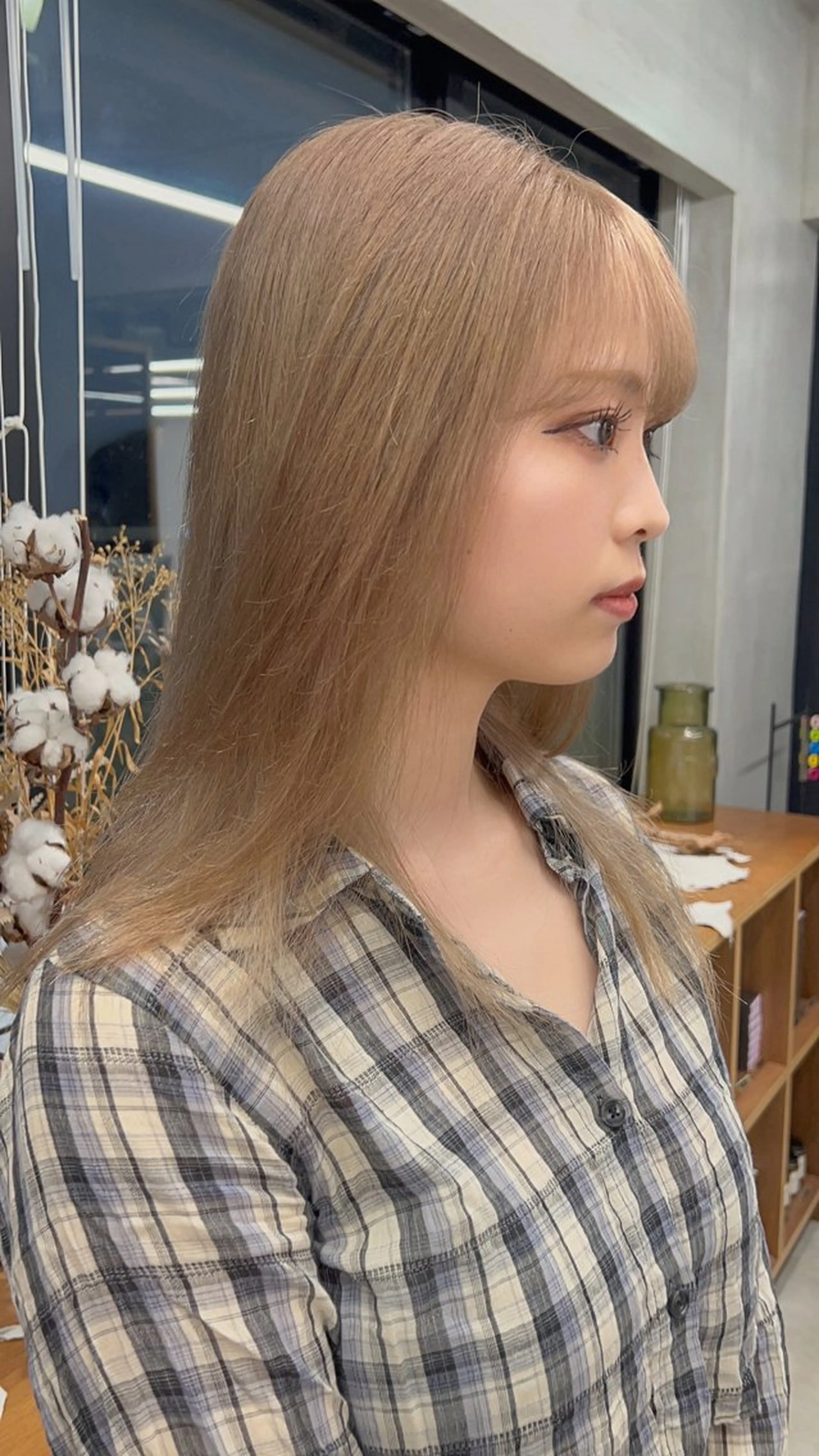 セミロング カラー ベージュカラー ブリーチ ケアブリーチ ケアカラー ミルクティーベージュ ケアブリーチ/ ハイトーン/牧野のヘアスタイル