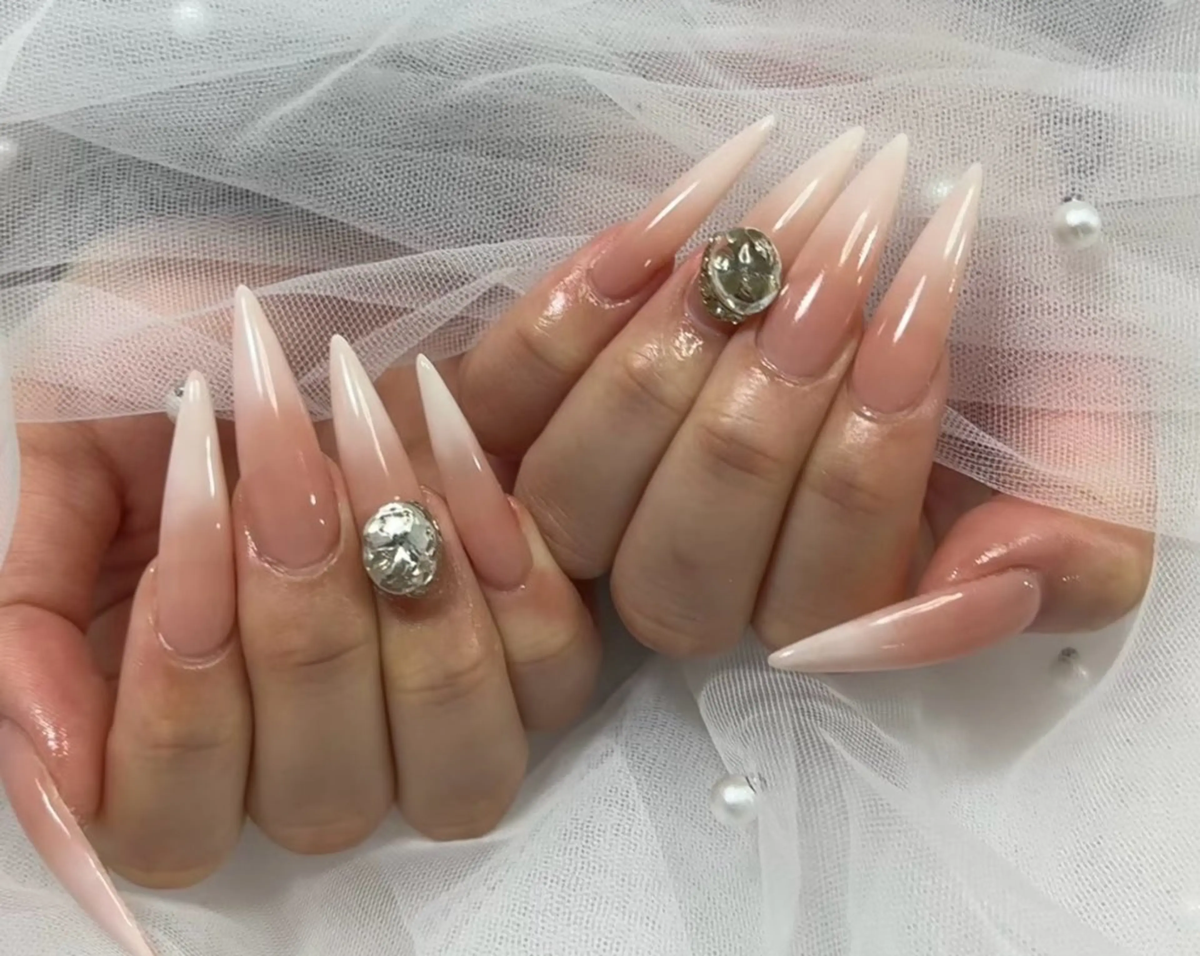 ネイル アートネイル べっ甲ネイル チークネイル 成人式 長さ出し ハンドネイル ハンドケア For you. Nail Salonのネイルデザイン