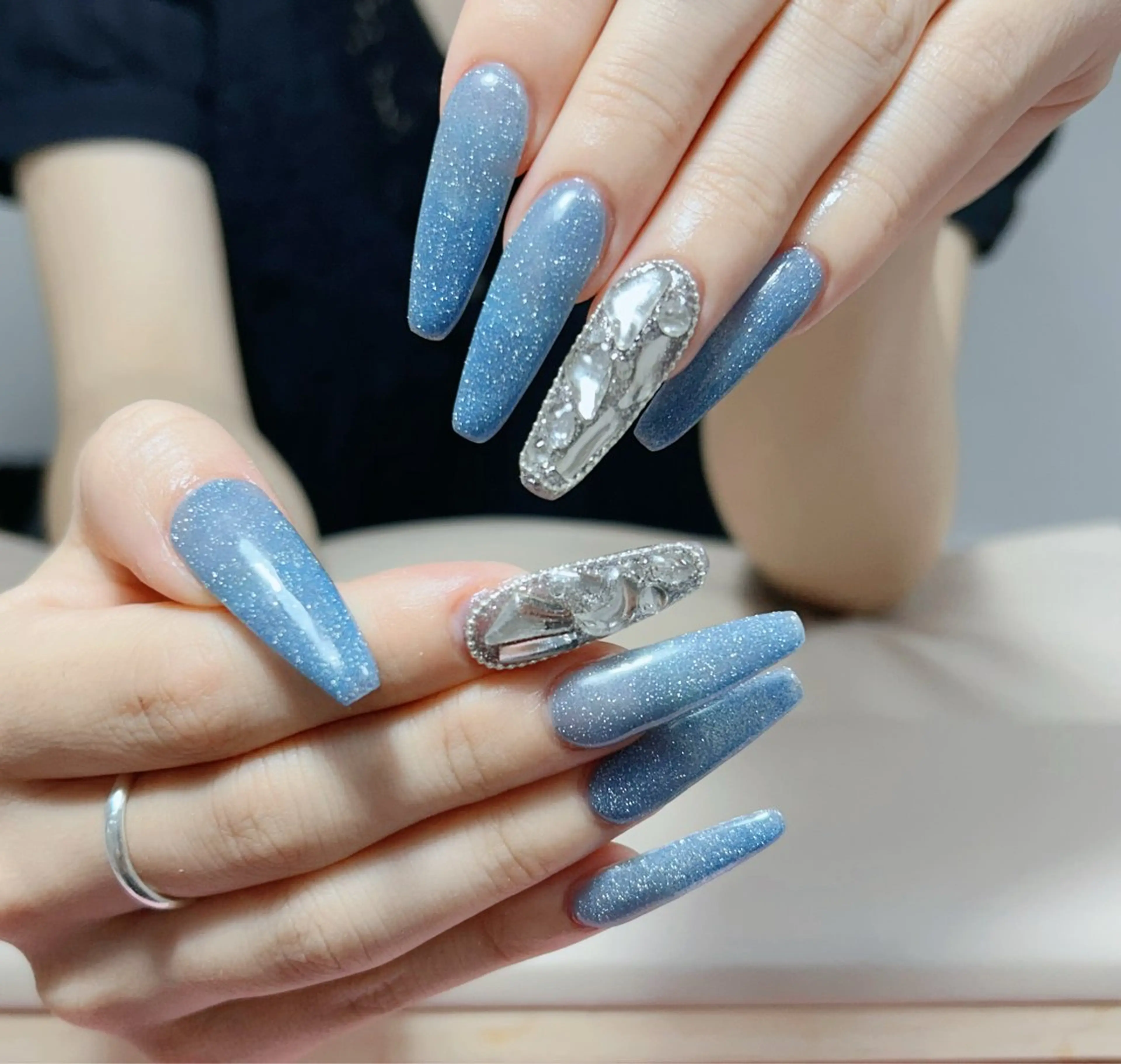 ネイル アートネイル フレンチネイル グラデーション ラメ(グリッター) マグネットネイル Floria KANAのネイルデザイン