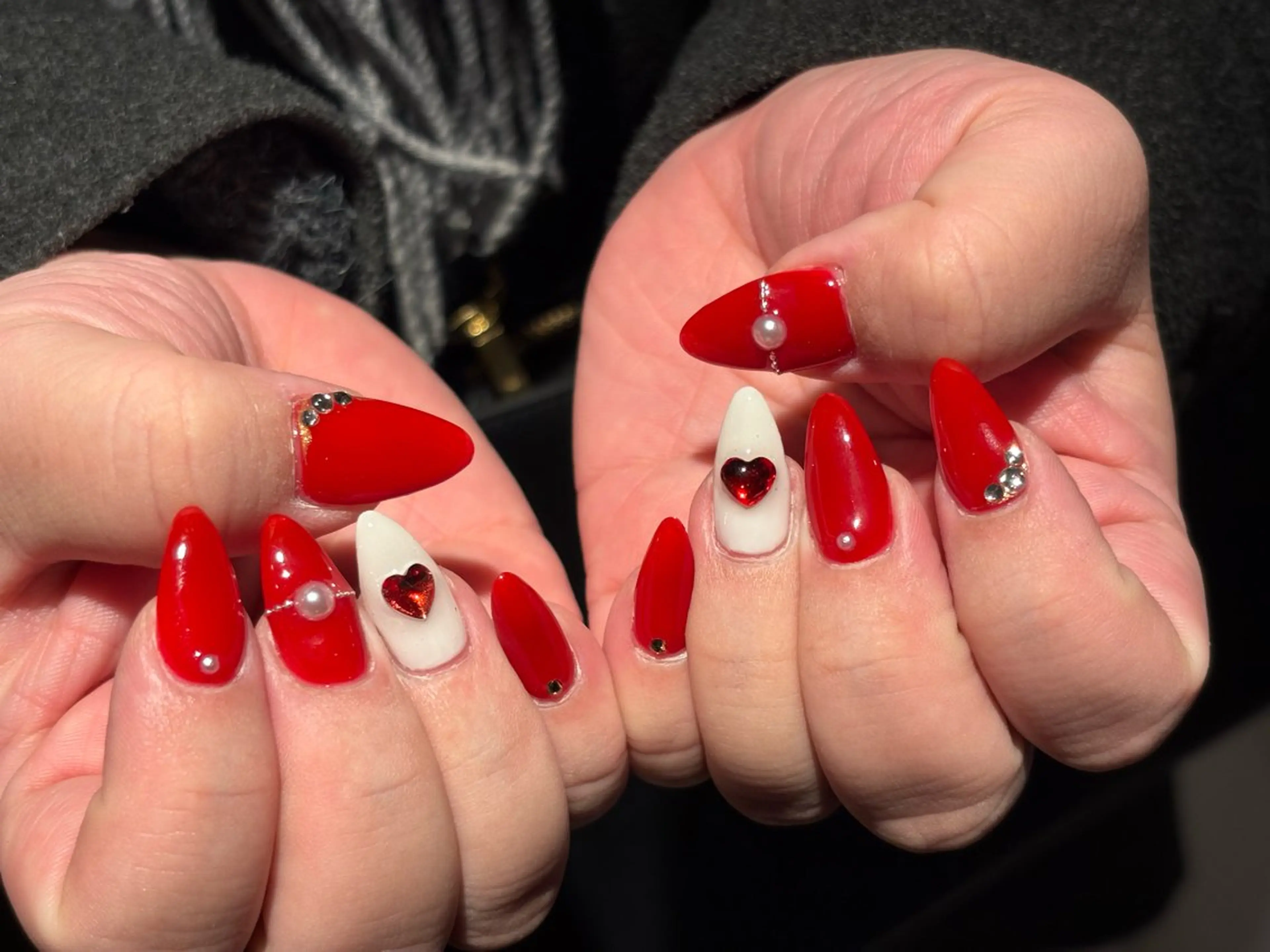 ネイル ストーンネイル ハンドネイル 祇園 彩寧のネイルデザイン