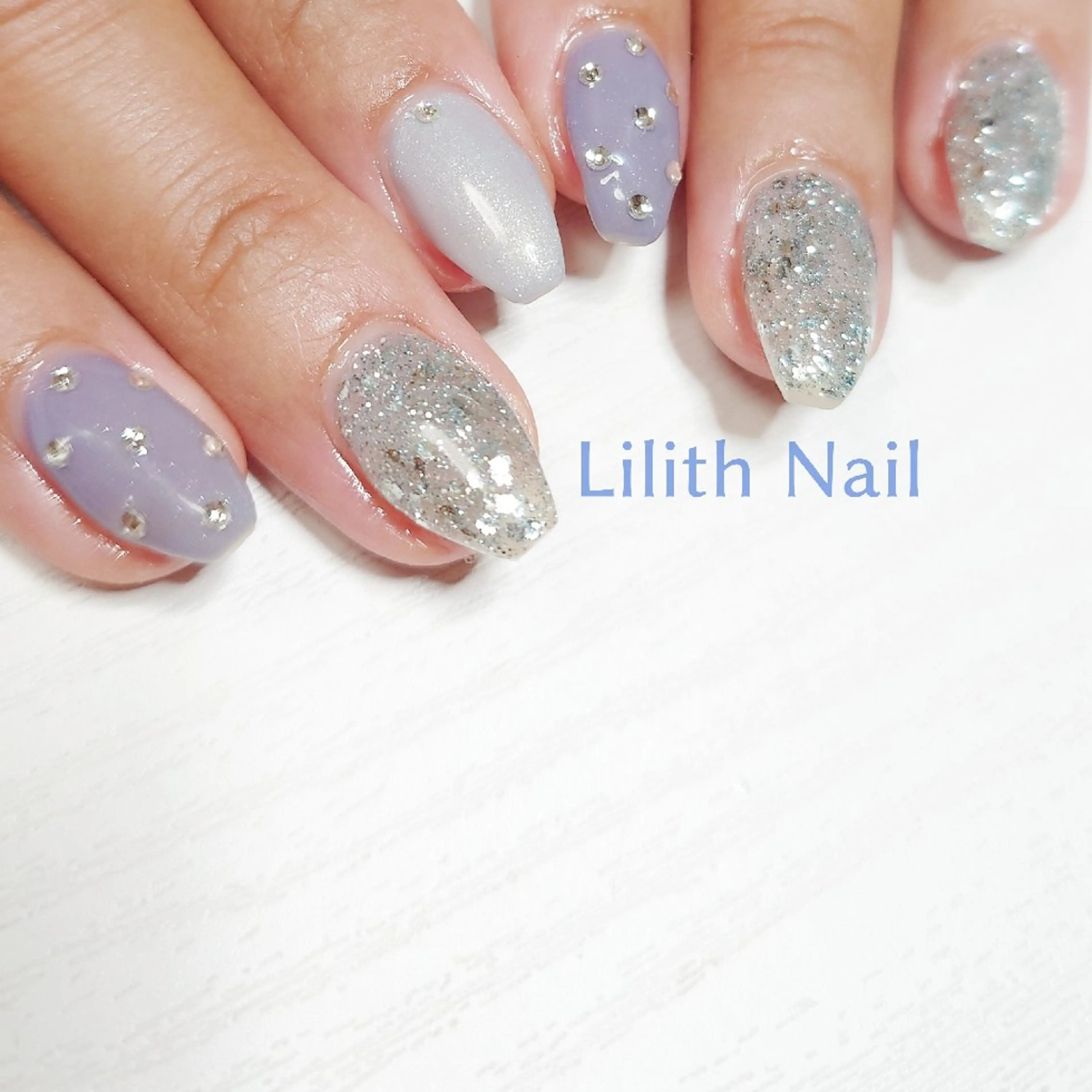 ネイル ストーンネイル ハンドネイル Lilith Nailのネイルデザイン
