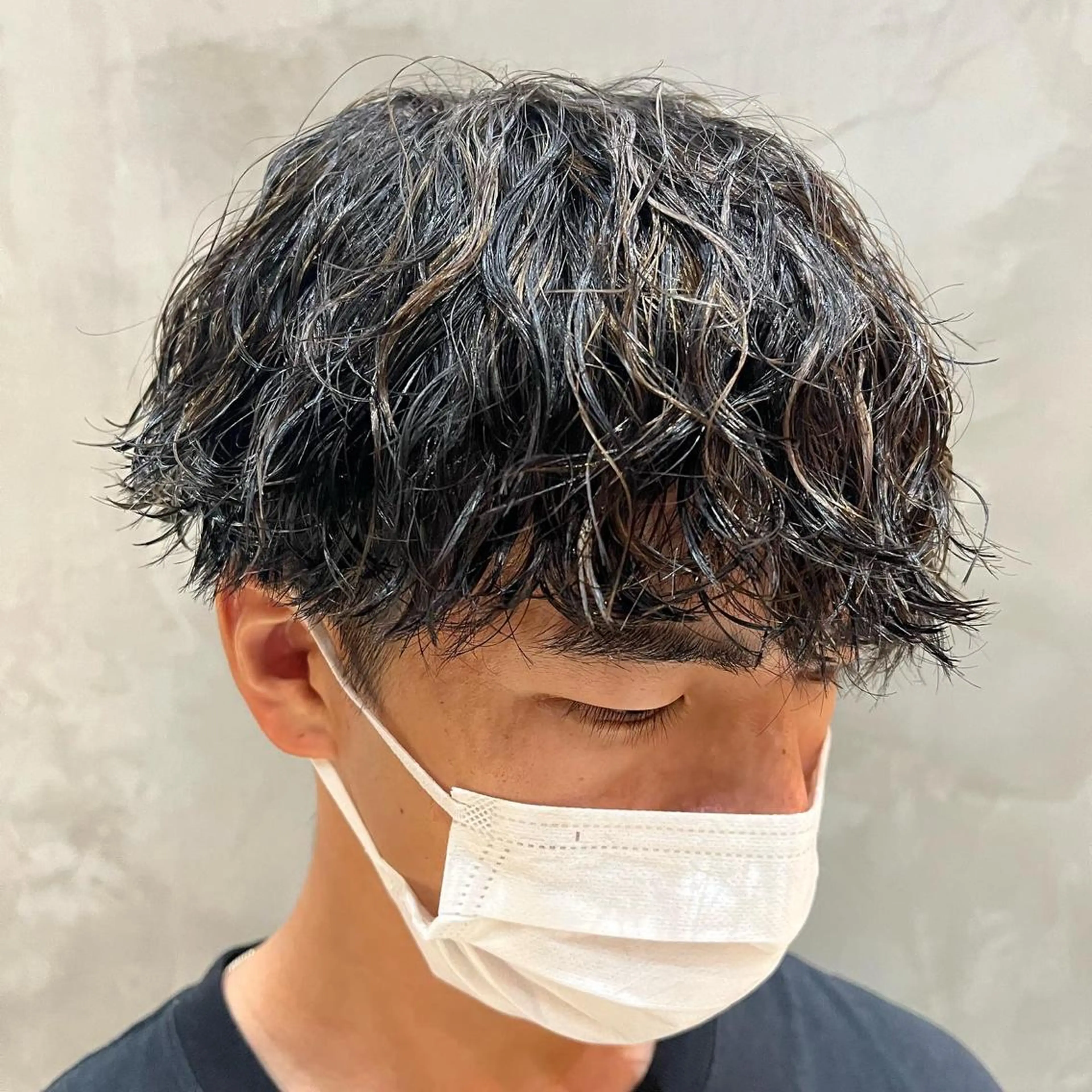 ショート カラー パーマ メンズ メンズハイライト マッシュ 波巻きパーマ ハイライトカラー ハイライト 波巻きスパイラルパー マ/シャドウパーマ駿のヘアスタイル